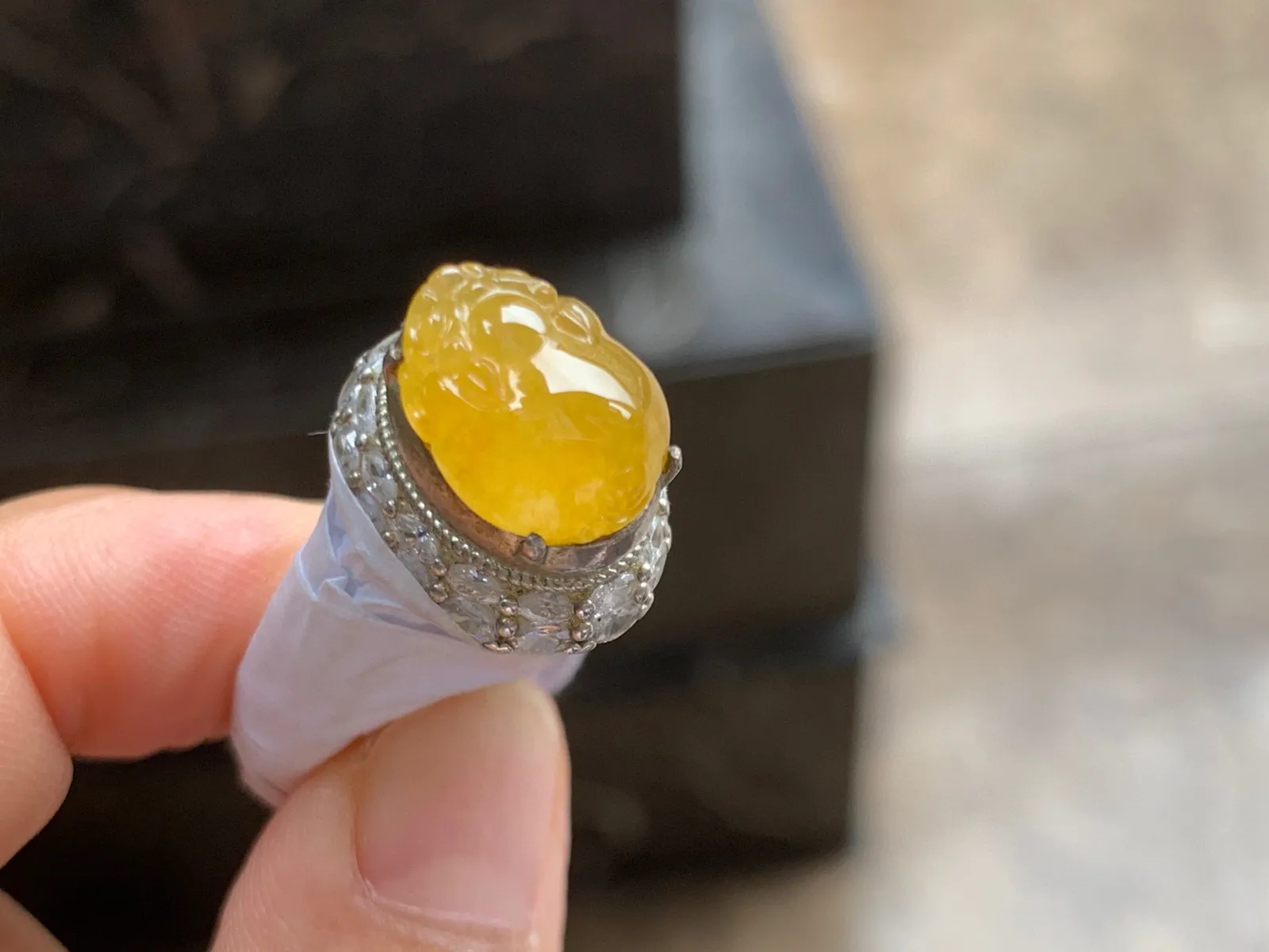 黄翡招财貔貅 颜色漂亮 铜托