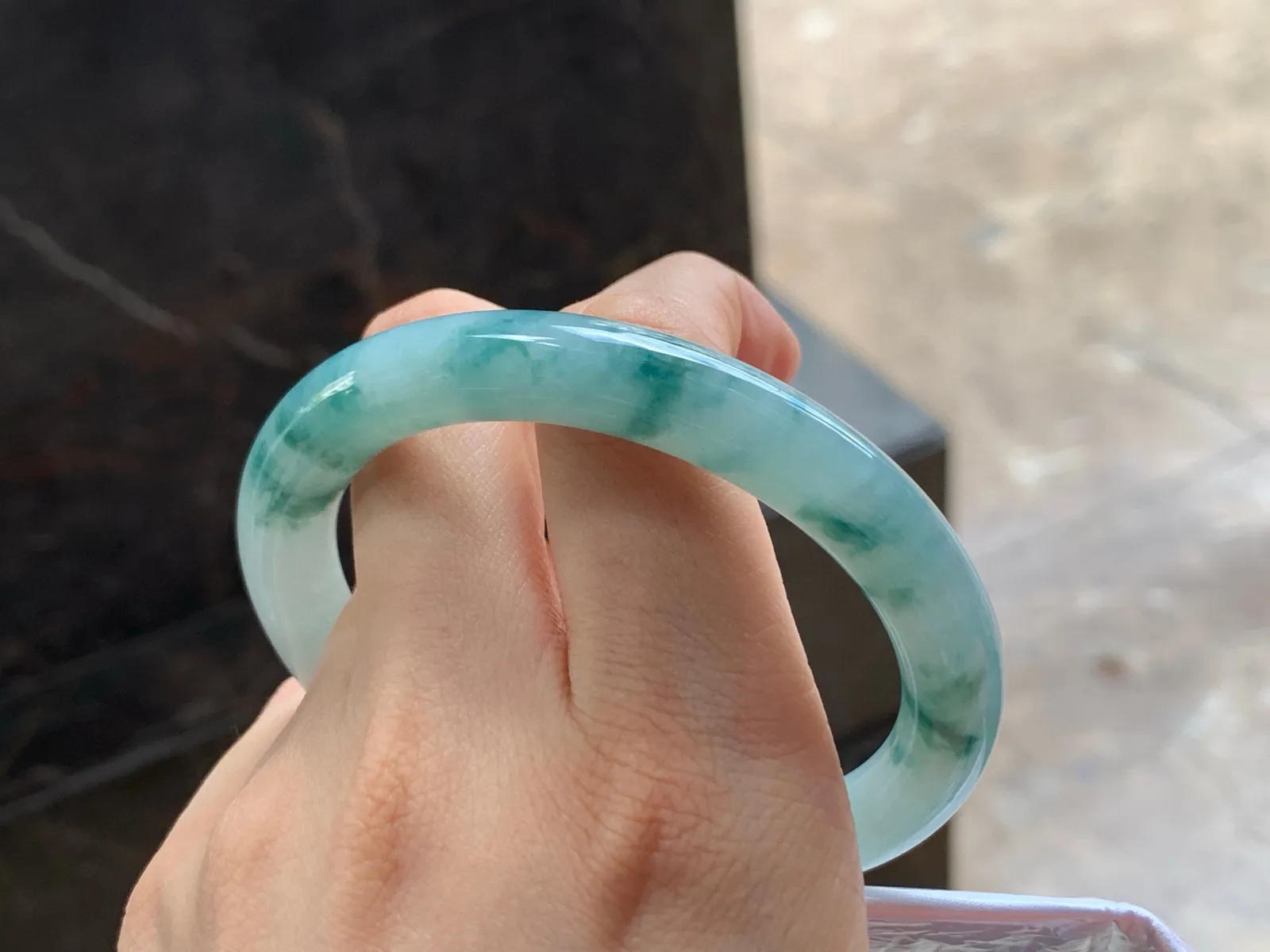 飘花细圆条手镯
56.4/9.3mm