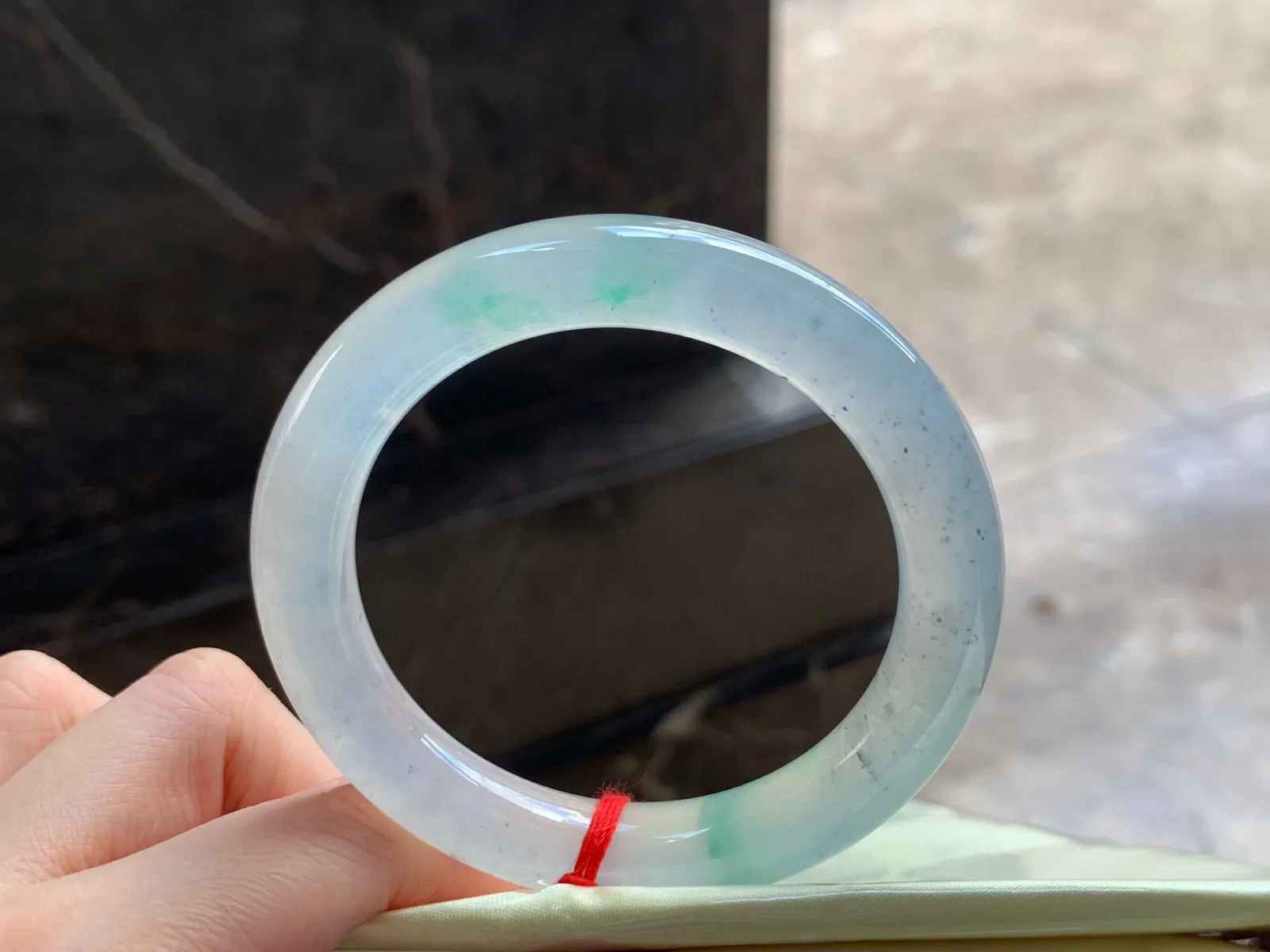 冰乌鸡飘色福镯
种好水足 53.8/10.5mm