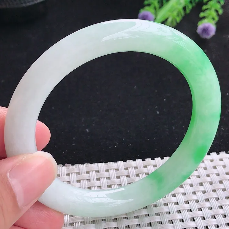 自然光57/9.5/10老坑精美冰润白底青飘阳绿圆条手镯翡翠玉镯美人镯