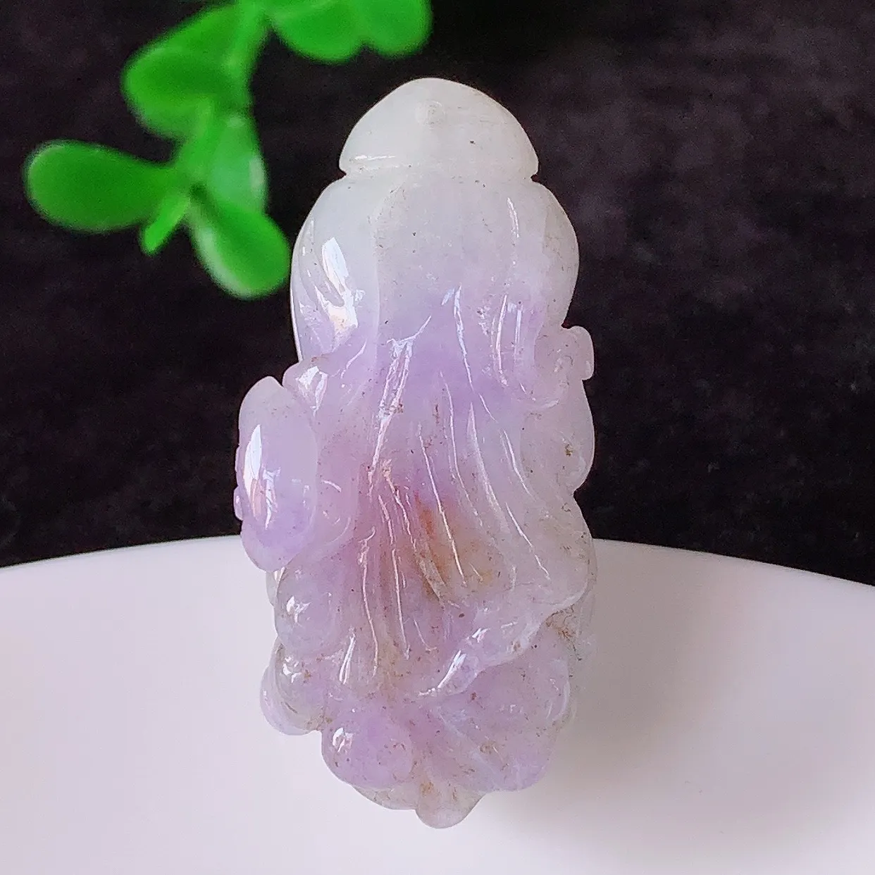自然光实拍，冰润冰糯种紫罗兰翡翠招百财白菜吊坠，百财聚来，财源滚滚，色泽鲜艳，精工水润的白菜，性价比