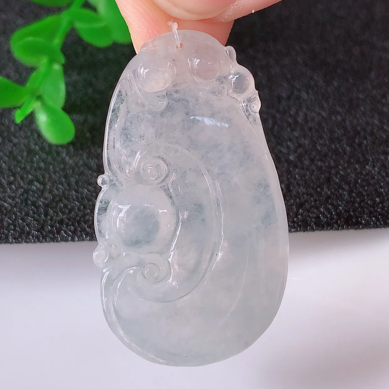 自然光实拍，冰种翡翠如意吊坠，翡翠如意，上身效果非常美，饱满大气，工艺美，万事如意，如意一生 #49.24