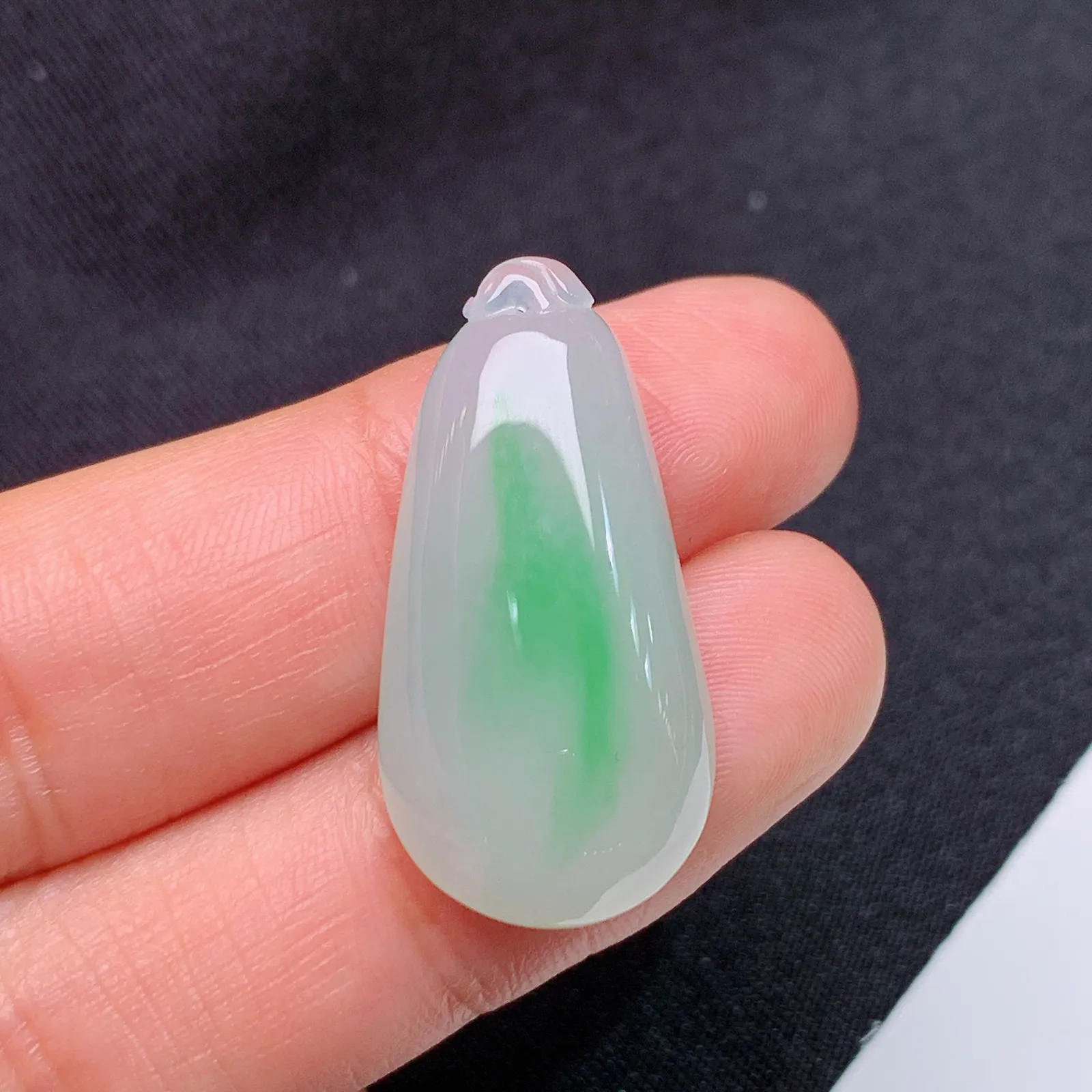 飘绿福瓜，镶嵌佳品，冰润饱满，玉质细腻，种水足 尺寸28*13.9*5.5