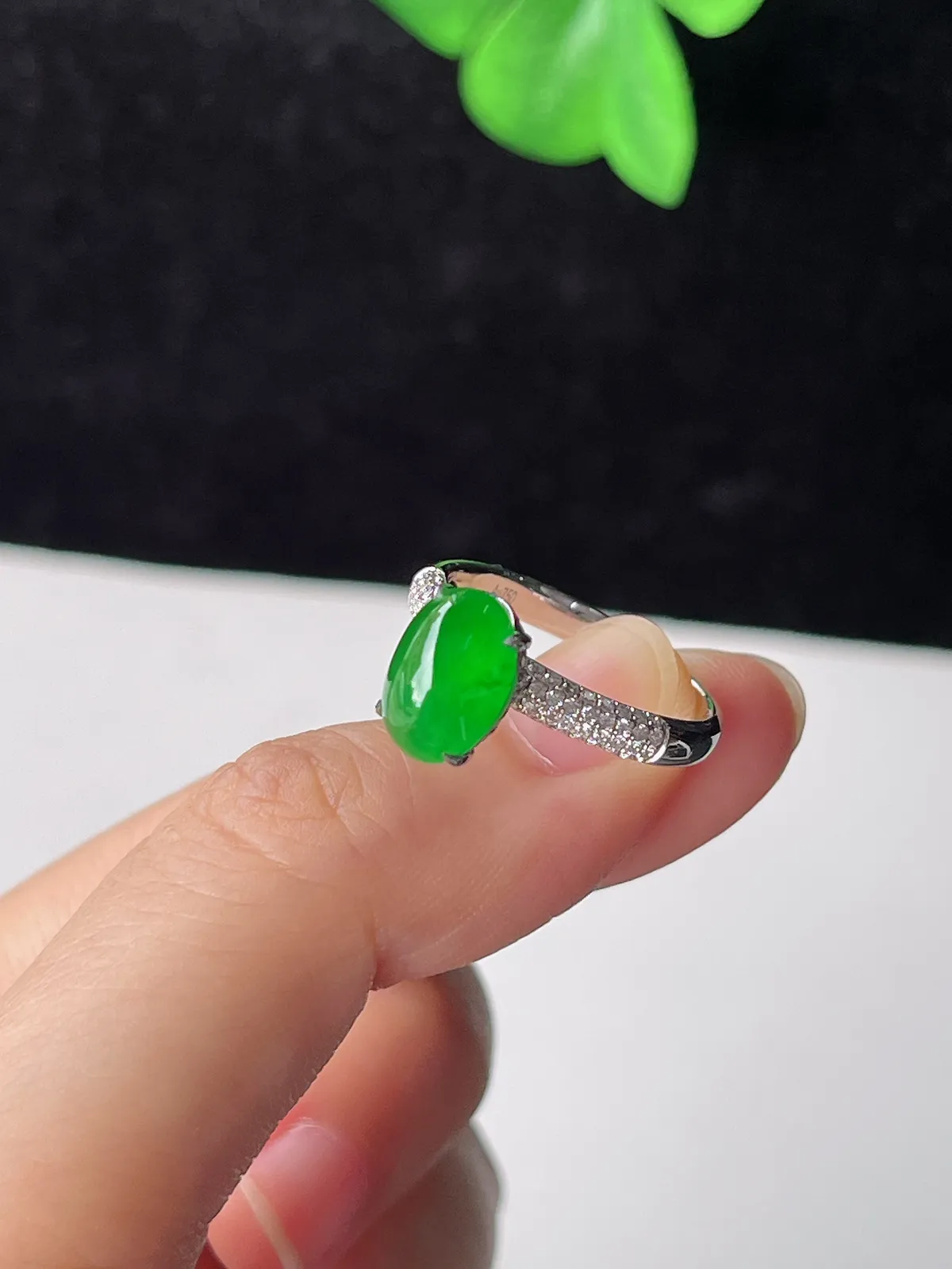 翡翠冰糯绿戒指