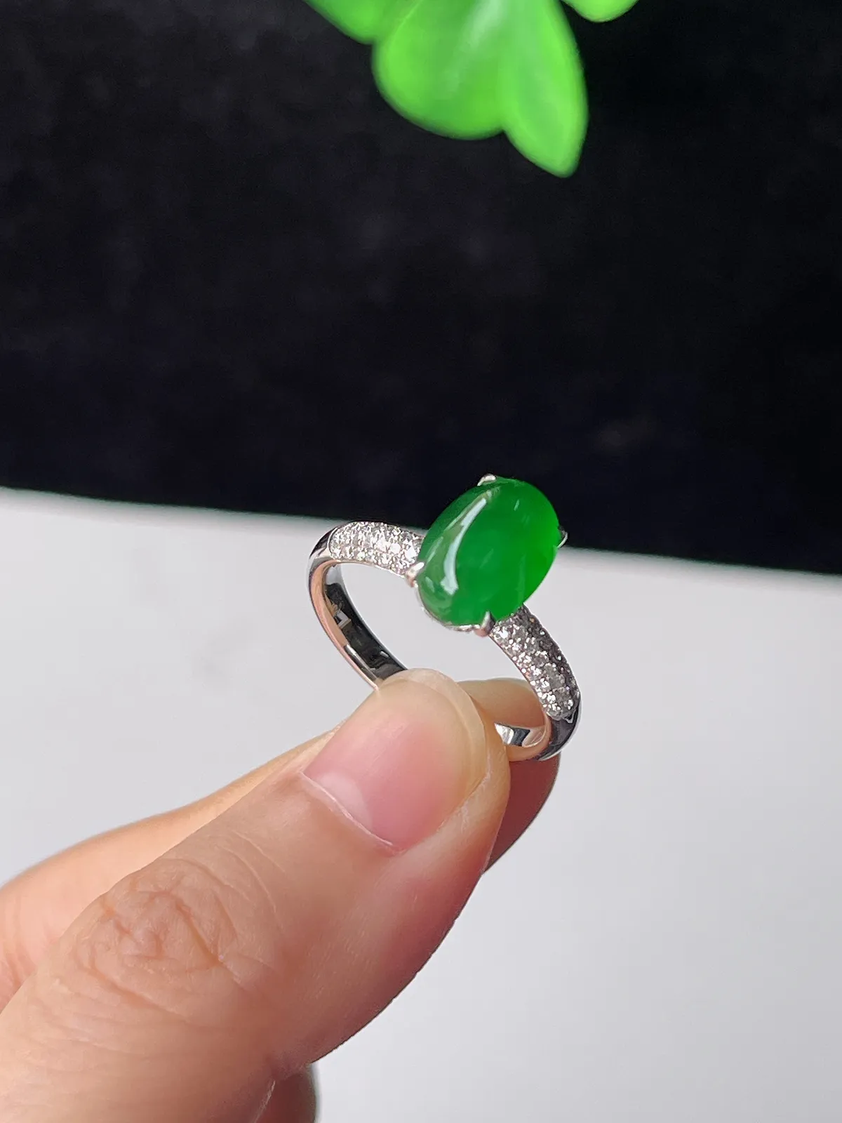 翡翠冰糯绿戒指