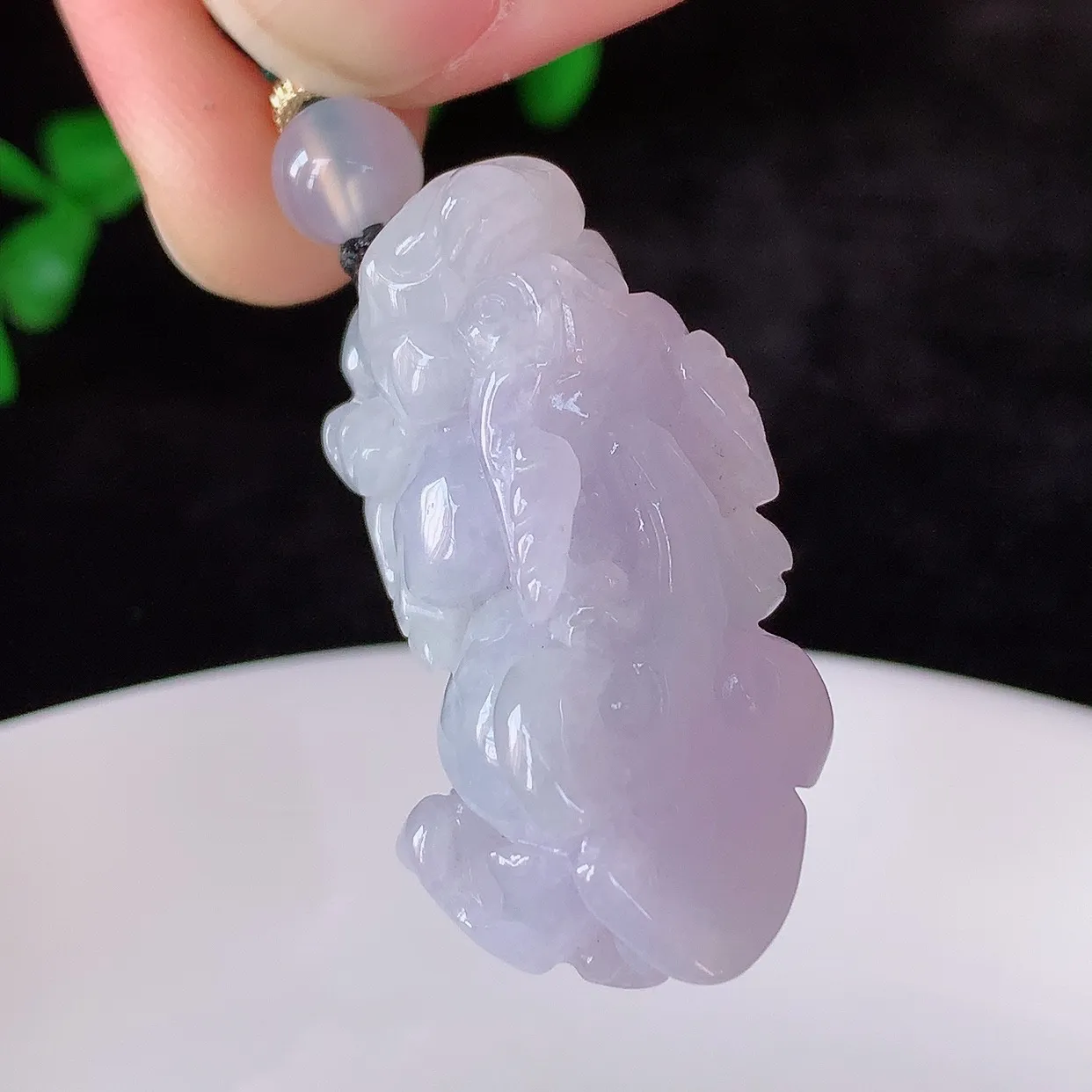 自然光实拍，冰润冰糯种紫罗兰翡翠招财貔貅吊坠，民间有“一摸貔貅运程旺盛，再摸貔貅财运滚滚，三摸貔貅平步青云 ”的美好祝愿。#57.24