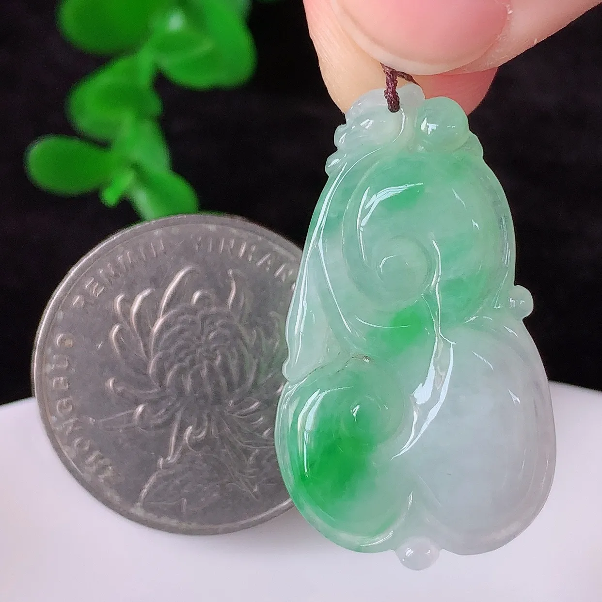 自然光实拍，冰糯种飘阳绿翡翠如意吊坠，翡翠如意，上身效果非常美，饱满大气，工艺美，万事如意，如意一生 #41.24