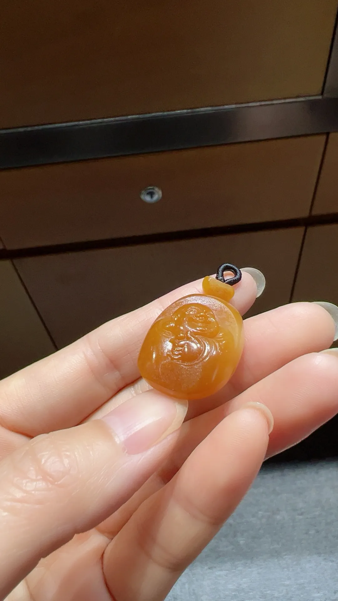 籽料｜红沁弥勒佛
推荐 细油 工艺精细 镶嵌品质 

重8.6克 尺寸27*21*8.8m m