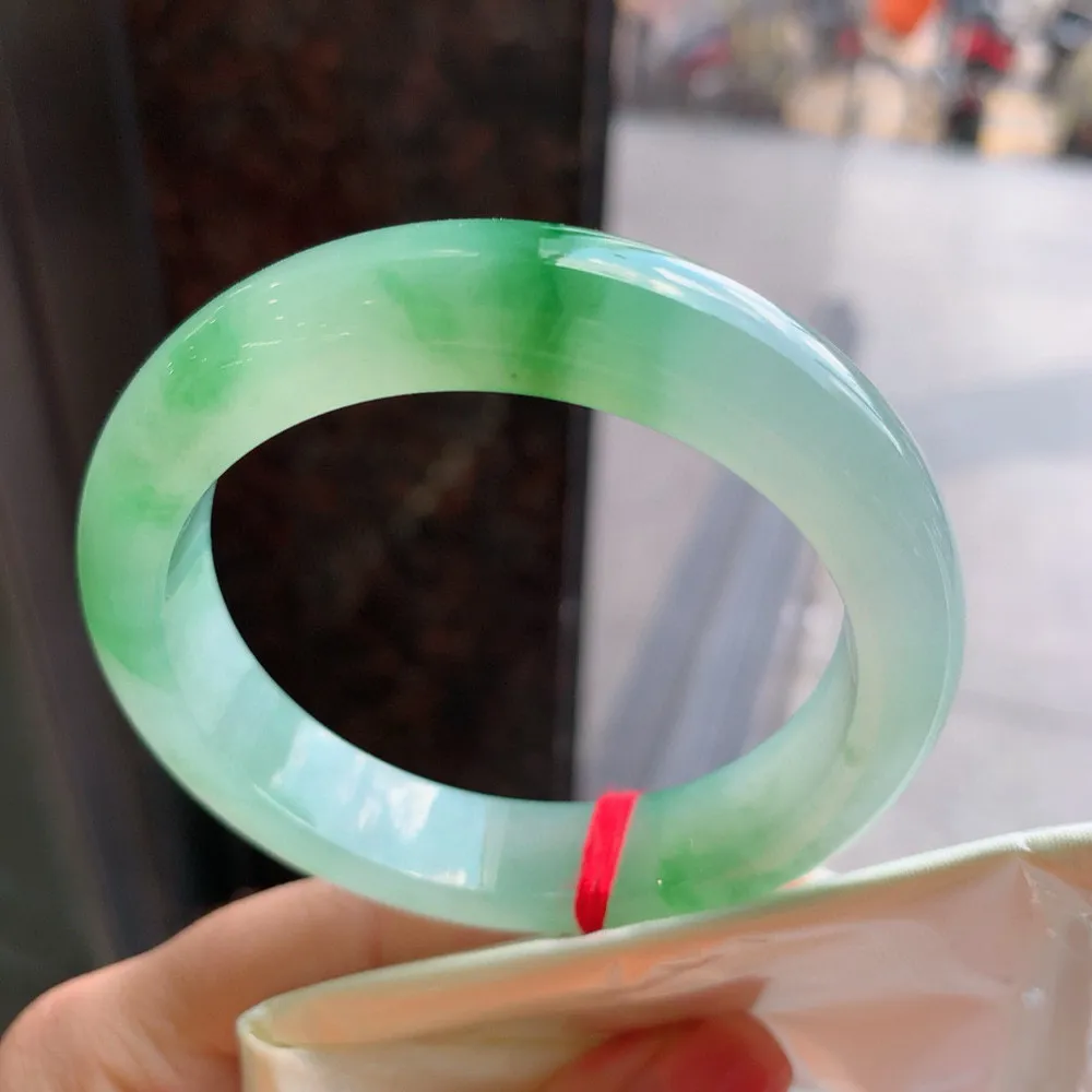 正圈高冰绿 无瑕 尺寸:54.6/12.3/8.5 种色俱佳