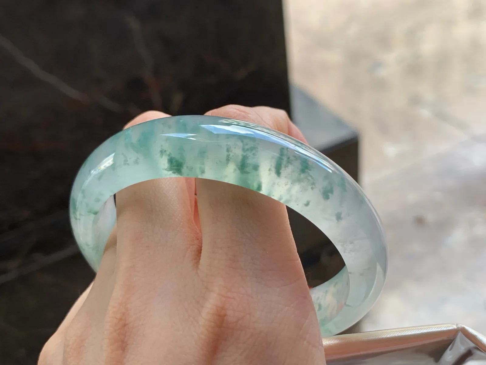 冰种飘花手镯
种老60.8/14.6/8.1mm