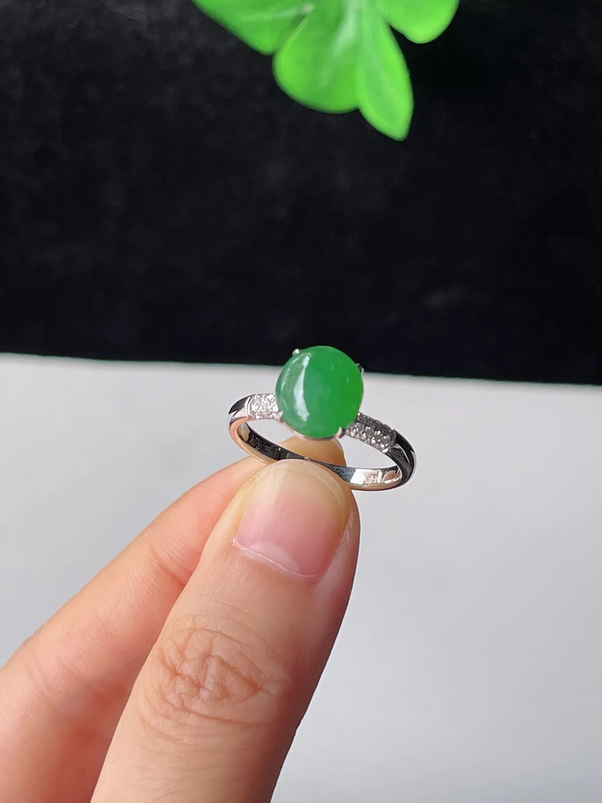 翡翠冰糯绿戒指