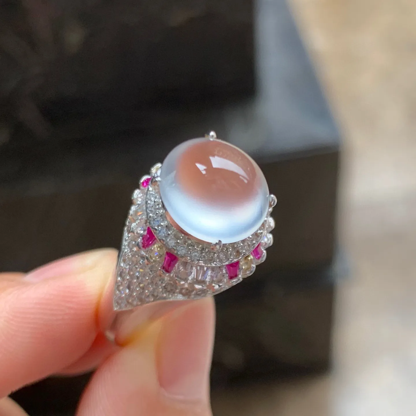 高冰戒面 纯净透亮 光感强 饱满 铜托 气质