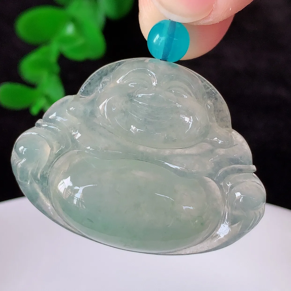 自然光实拍，冰润冰种翡翠佛公吊坠，饱满， 佛公亦保平安，寓意有福（佛公）相伴，配戴优雅迷人！#41.