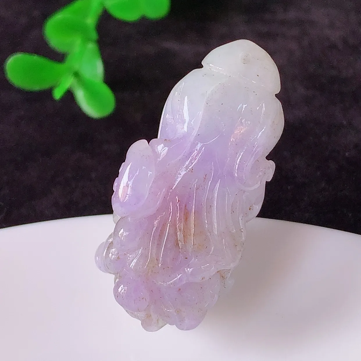 自然光实拍，冰润冰糯种紫罗兰翡翠招百财白菜吊坠，百财聚来，财源滚滚，色泽鲜艳，精工水润的白菜，性价比高！#1.24