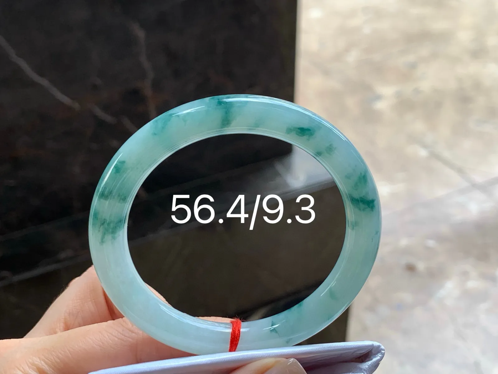 飘花细圆条手镯
56.4/9.3mm