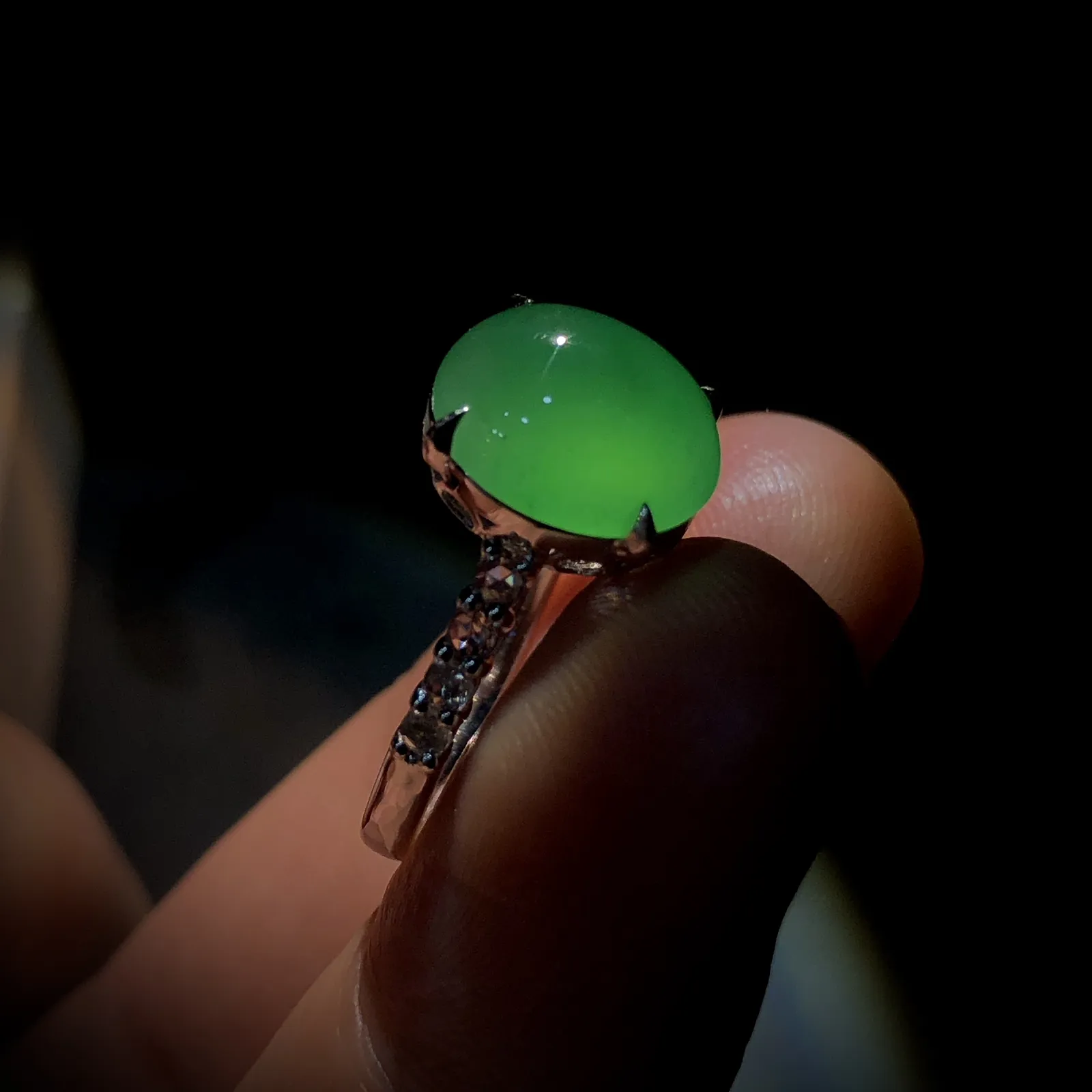 甜绿戒指，裸石10.8-9.5-5.5mm，
14#，18K金，南非钻，