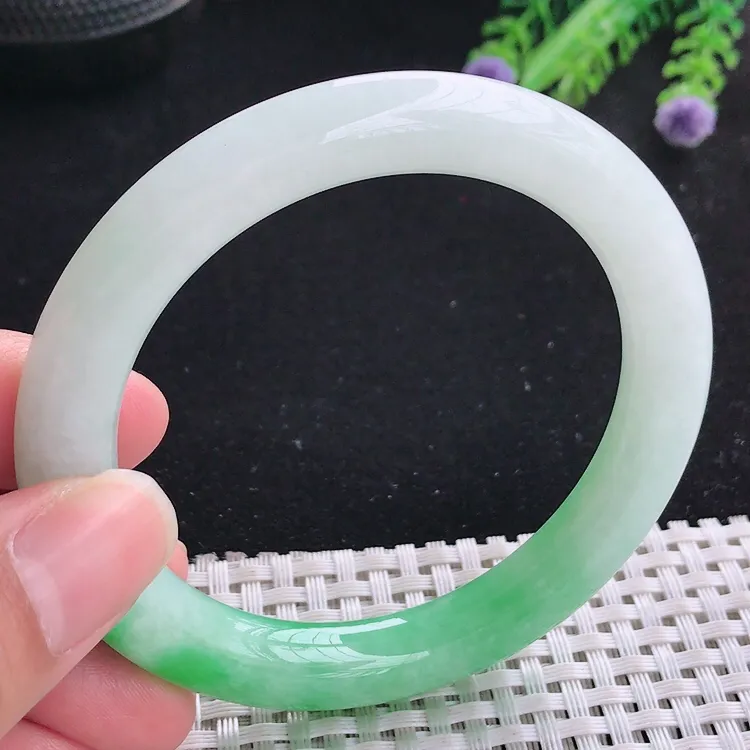 自然光57/9.5/10老坑精美冰润白底青飘阳绿圆条手镯翡翠玉镯美人镯