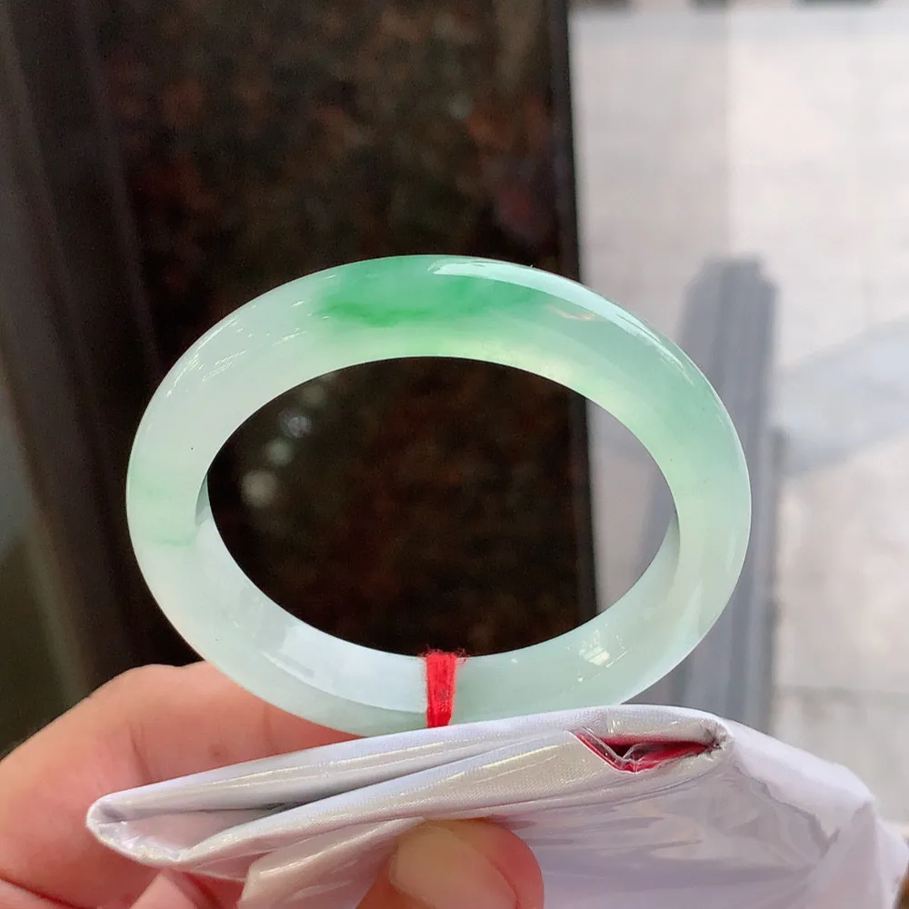 正圈高冰阳绿 无瑕 尺寸:50.2/9.5/7.8 种色俱佳️️