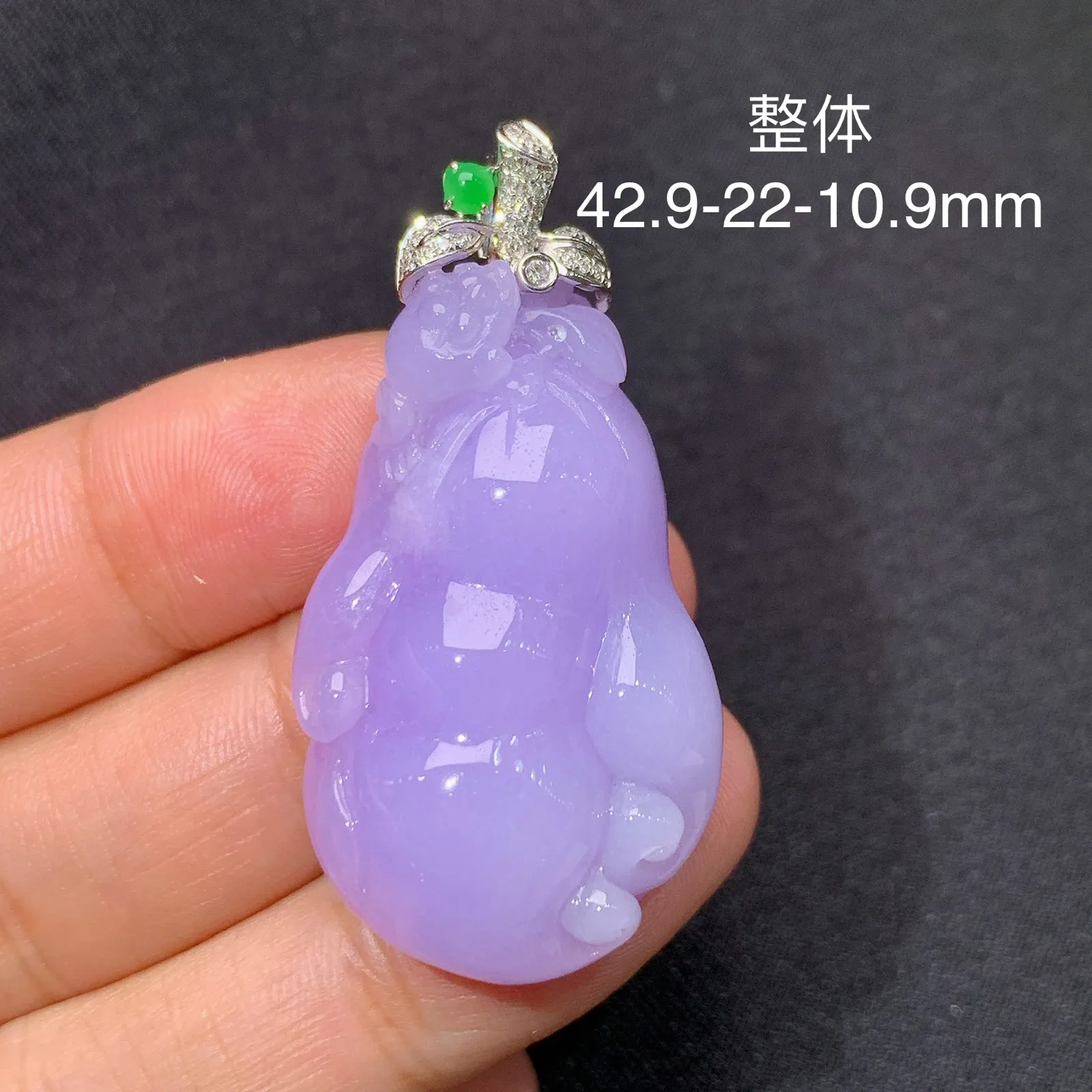 紫罗兰佛手吊坠，18k金镶嵌，温润细腻，颜色鲜艳 尺寸42.9*22*10.9