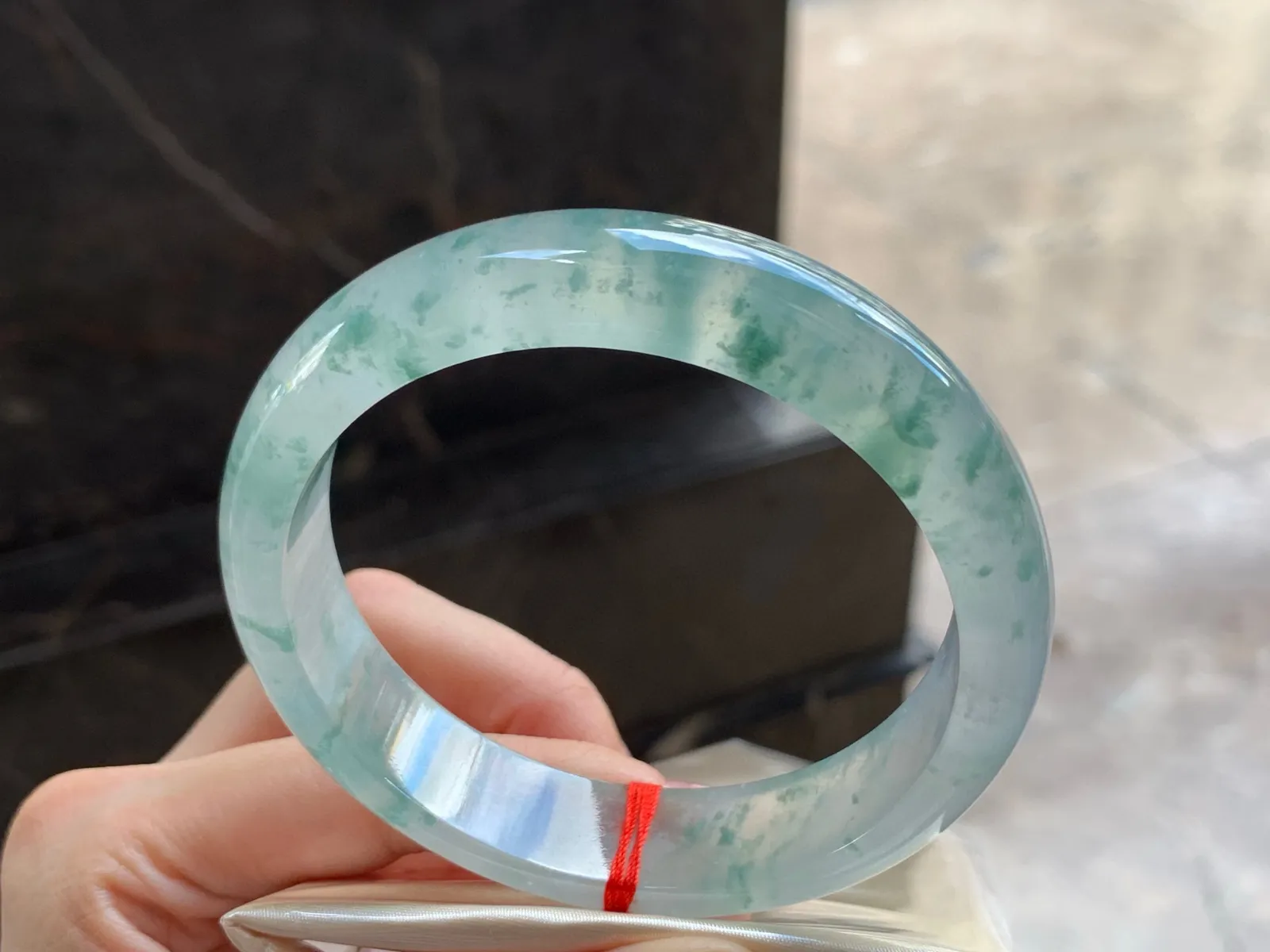 冰种飘花手镯
种老60.8/14.6/8.1mm