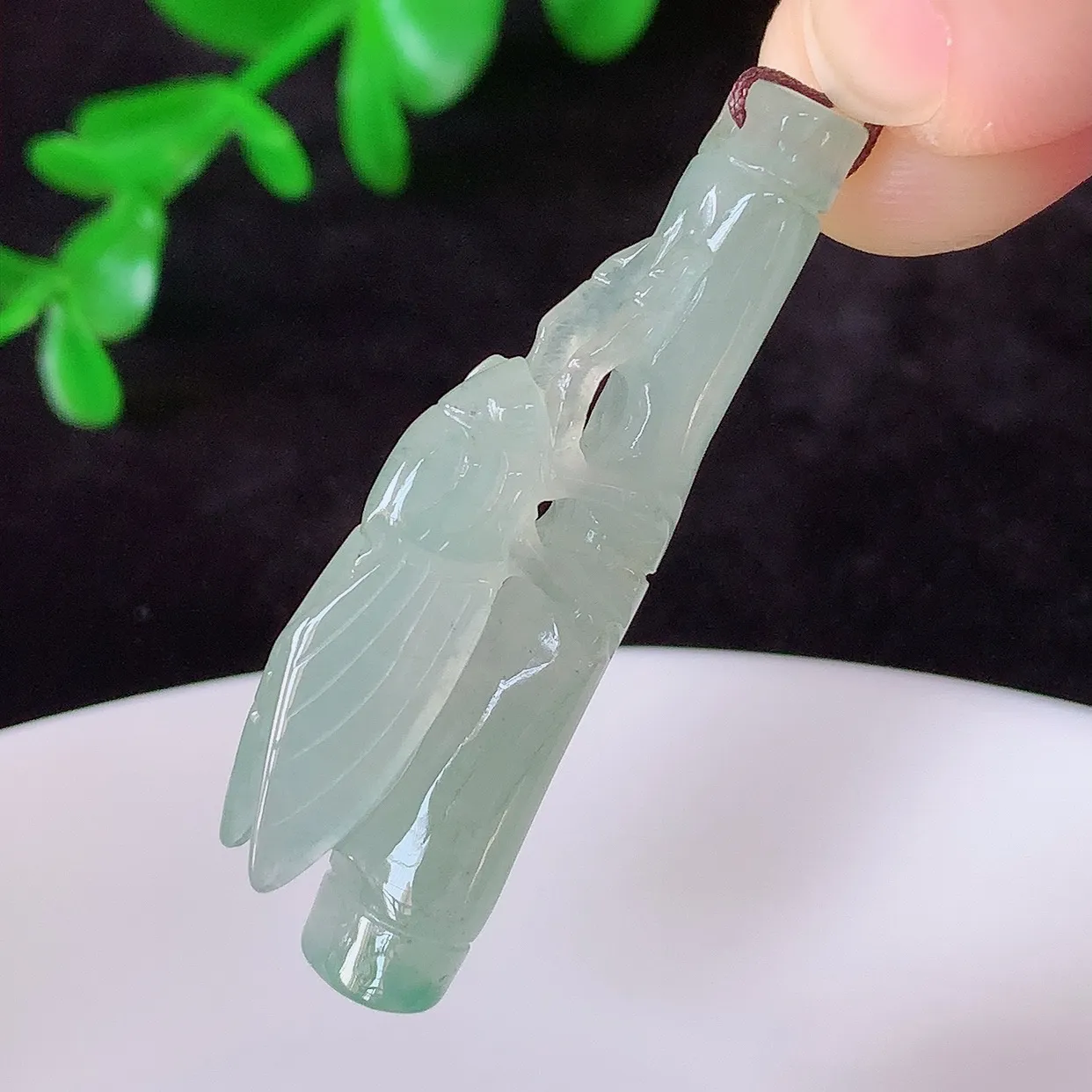 自然光实拍，冰种飘花翡翠一鸣惊人吊坠，节节高竹节玉坠，款式时尚大方，竹节寓意好，佩戴事业，学业节节高升！#60.24