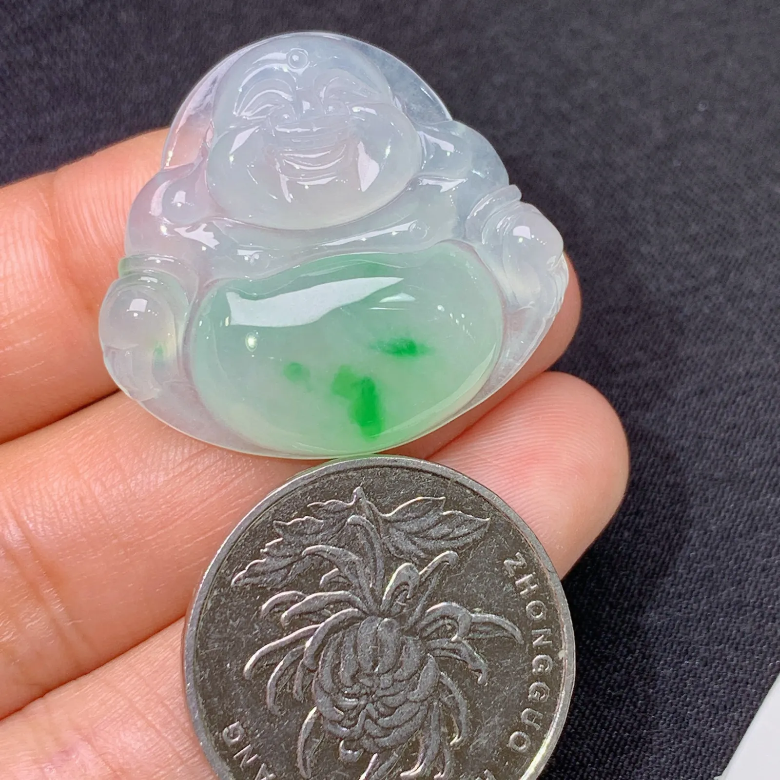 冰飘绿笑佛，冰润色阳，品相饱满，种水足 尺寸27*30.1*5.4