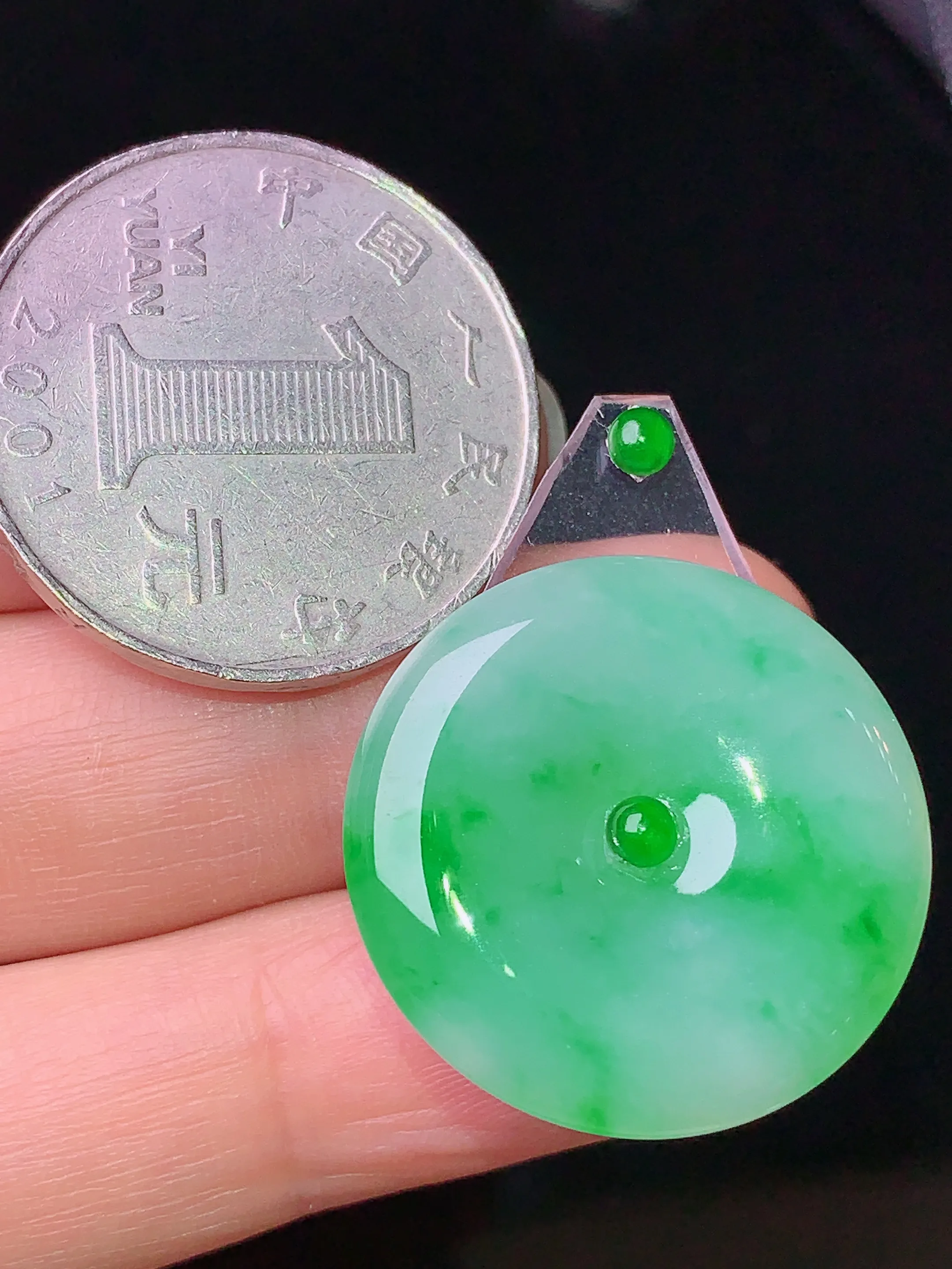 镶嵌款 翠绿平安扣吊坠 玉质细腻 水润亮眼  整体尺寸24*4.5