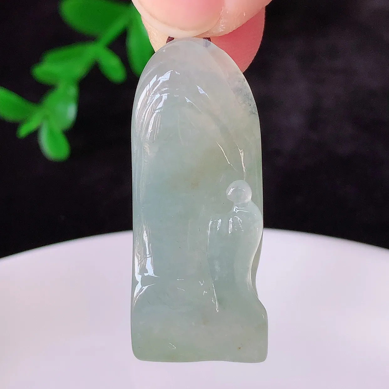 自然光实拍，冰润冰黄翡翡翠悟道吊坠，翡翠悟道寓意“祥和，安宁，吉祥，幸福”，佩戴效果优雅迷人，性价比超高！#60.24