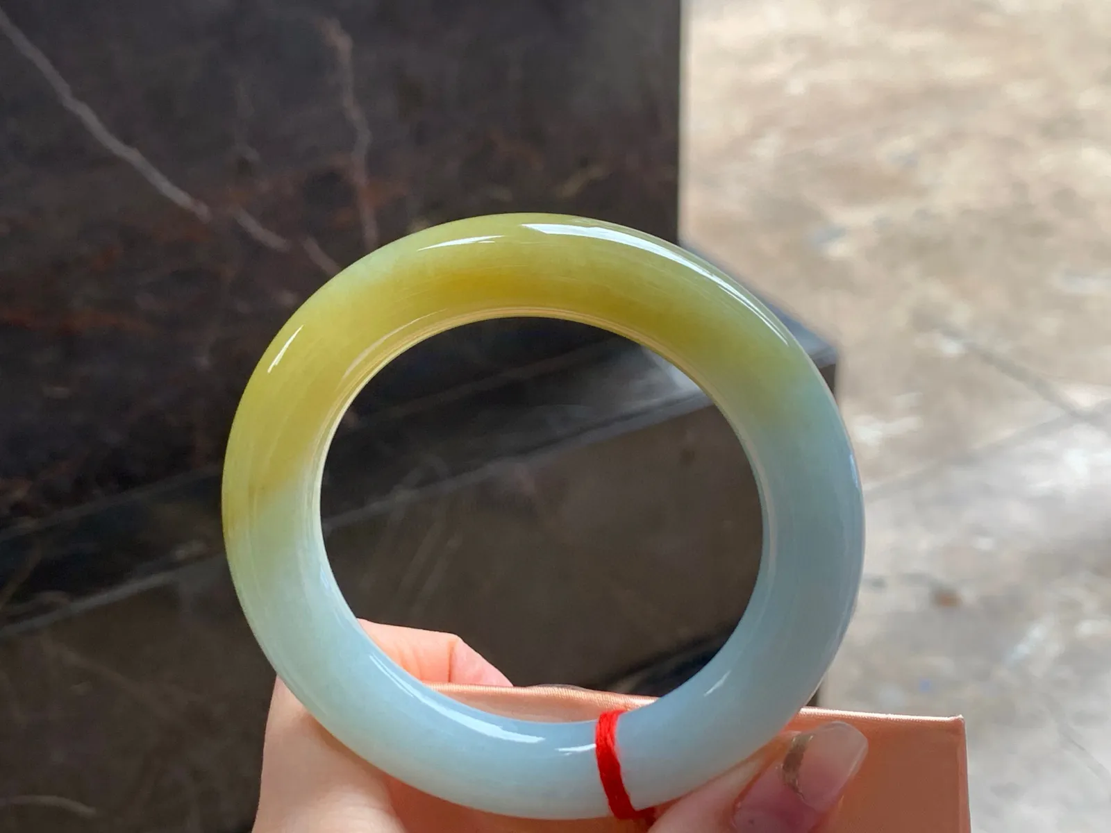 种黄翡福镯
玉质细腻 54.6/11.7mm