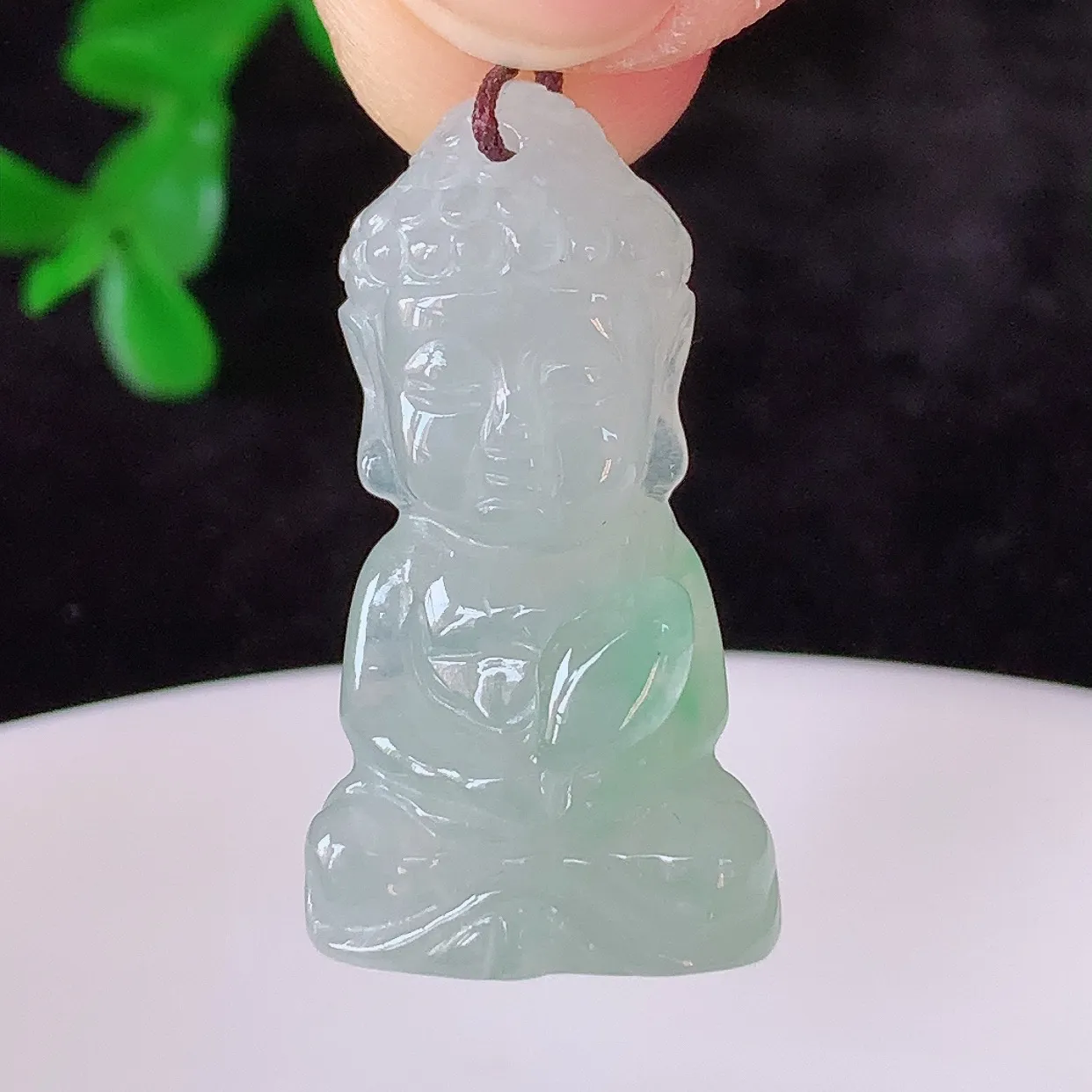 自然光实拍，冰润冰飘绿翡翠宝宝佛吊坠，种老水足，翠色灵动，寓意美好，佩戴时尚出众！#57.24