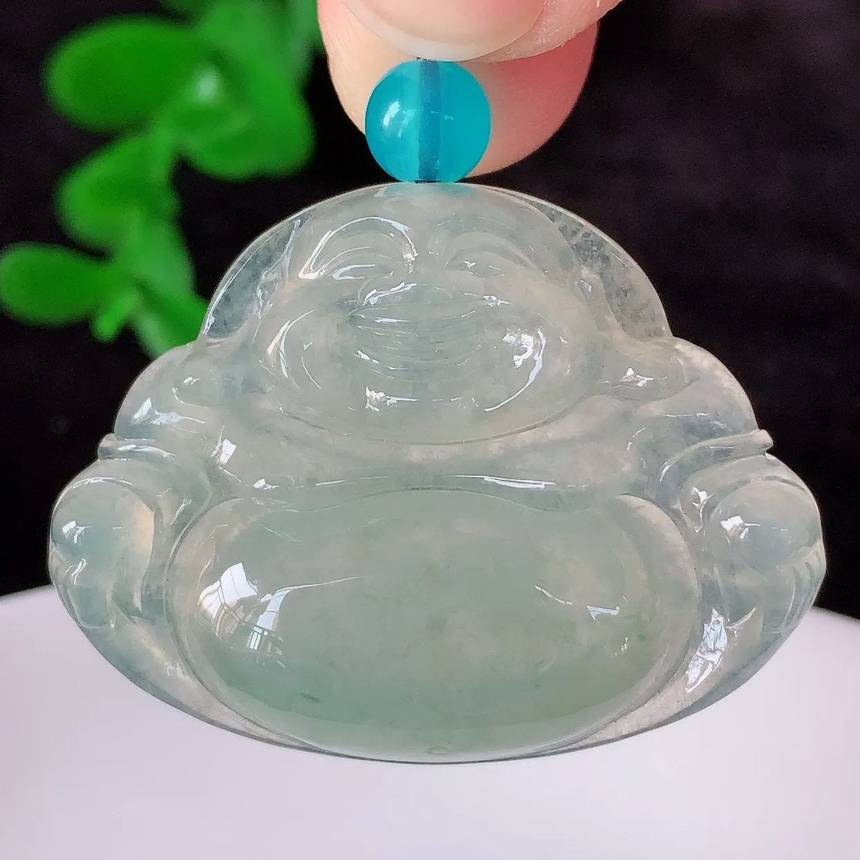 自然光实拍，冰润冰种翡翠佛公吊坠，饱满， 佛公亦保平安，寓意有福（佛公）相伴，配戴优雅迷人！#41.