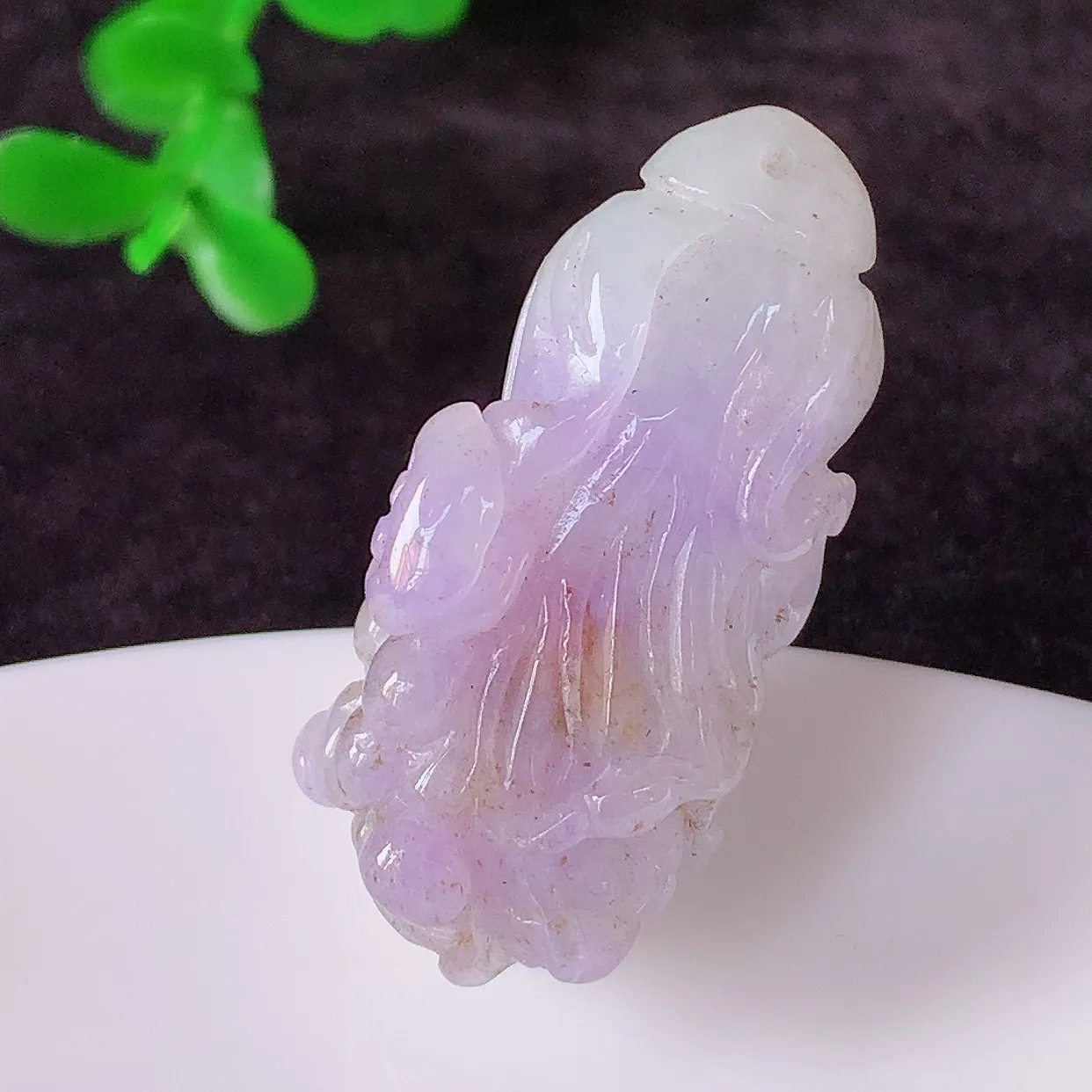 自然光实拍，冰润冰糯种紫罗兰翡翠招百财白菜吊坠，百财聚来，财源滚滚，色泽鲜艳，精工水润的白菜，性价比