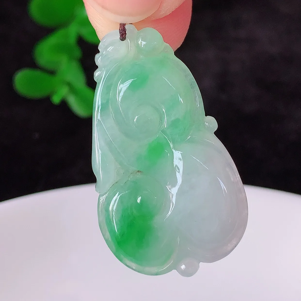 自然光实拍，冰糯种飘阳绿翡翠如意吊坠，翡翠如意，上身效果非常美，饱满大气，工艺美，万事如意，如意一生 #41.24