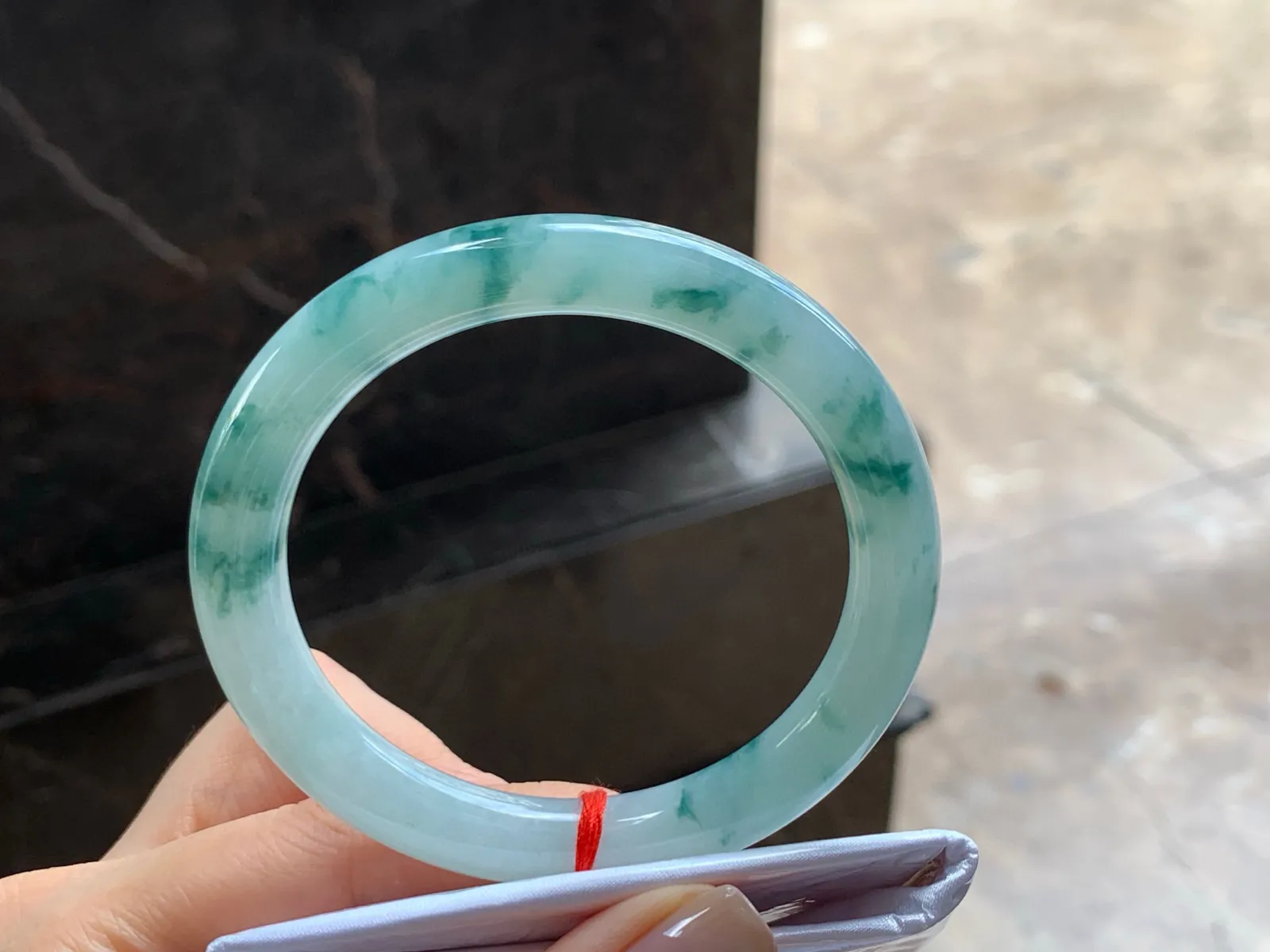 飘花细圆条手镯
56.4/9.3mm
