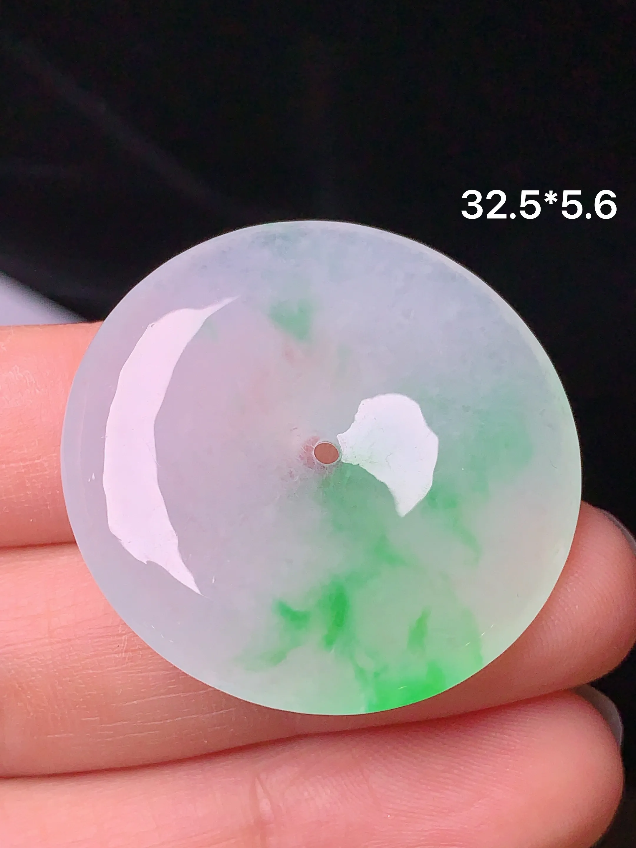 飘绿平安扣吊坠 玉质细腻 水润亮眼  整体尺寸32.5*5.6