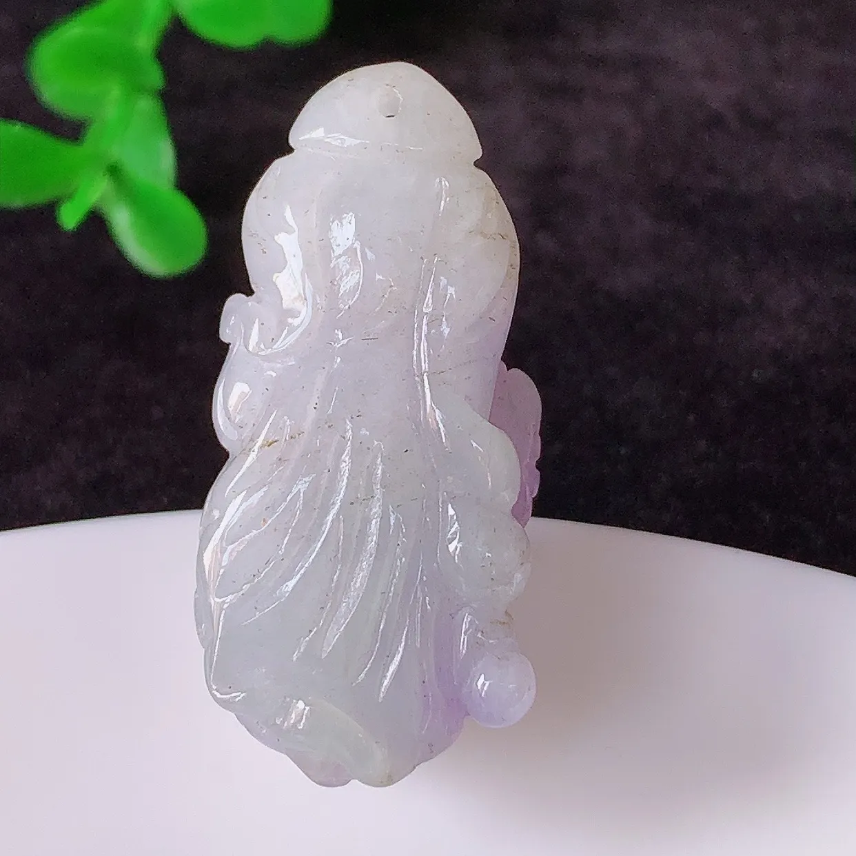 自然光实拍，冰润冰糯种紫罗兰翡翠招百财白菜吊坠，百财聚来，财源滚滚，色泽鲜艳，精工水润的白菜，性价比高！#1.24