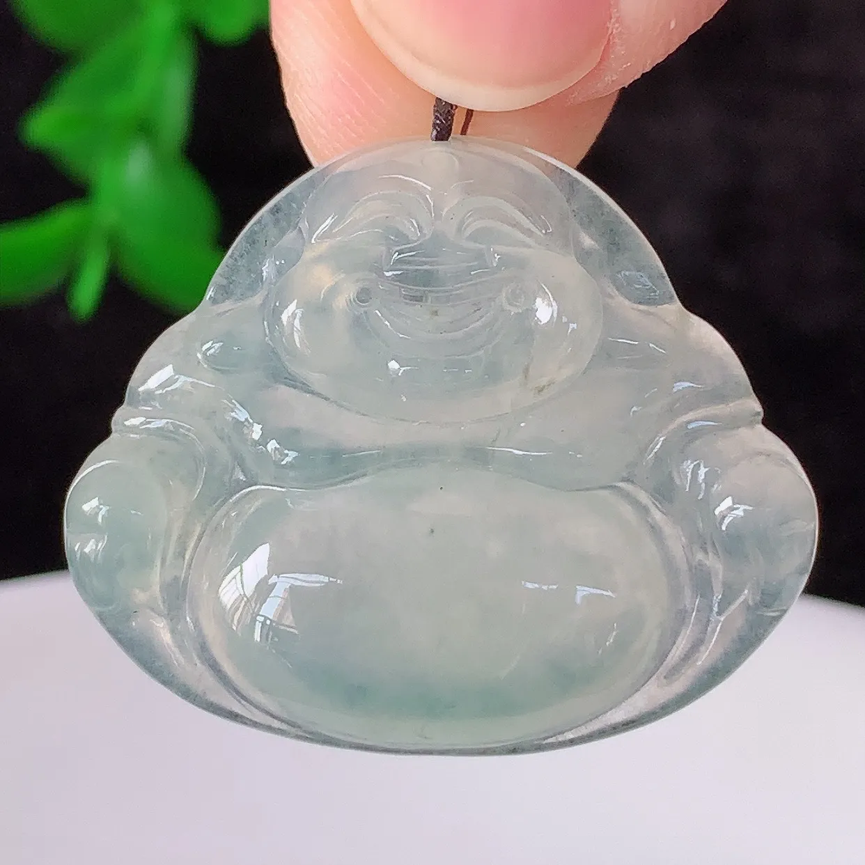 自然光实拍，冰润冰种翡翠佛公吊坠，饱满， 佛公亦保平安，寓意有福（佛公）相伴，配戴优雅迷人！#46.