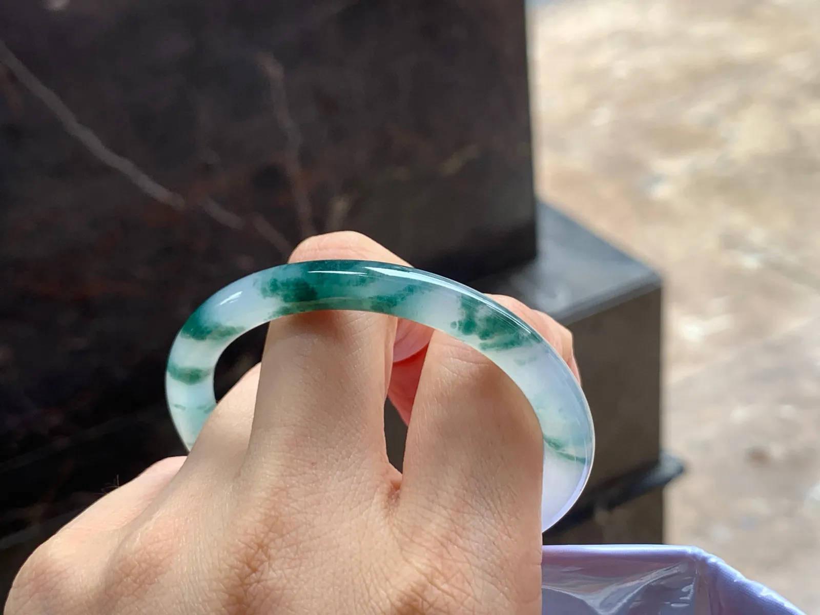 冰种飘花细圆条贵妃镯
种好 53.9/6.5/7mm