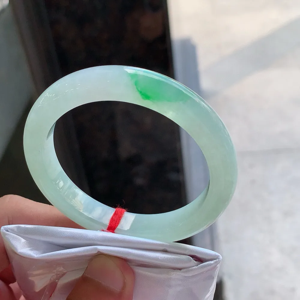 正圈高冰阳绿 内圈微棉线 尺寸:55.1/10.4/8.8 种色兼备