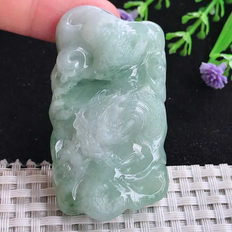 自然光57/31.5/10老坑温润浅绿底龙牌吊坠玉石玉坠挂件