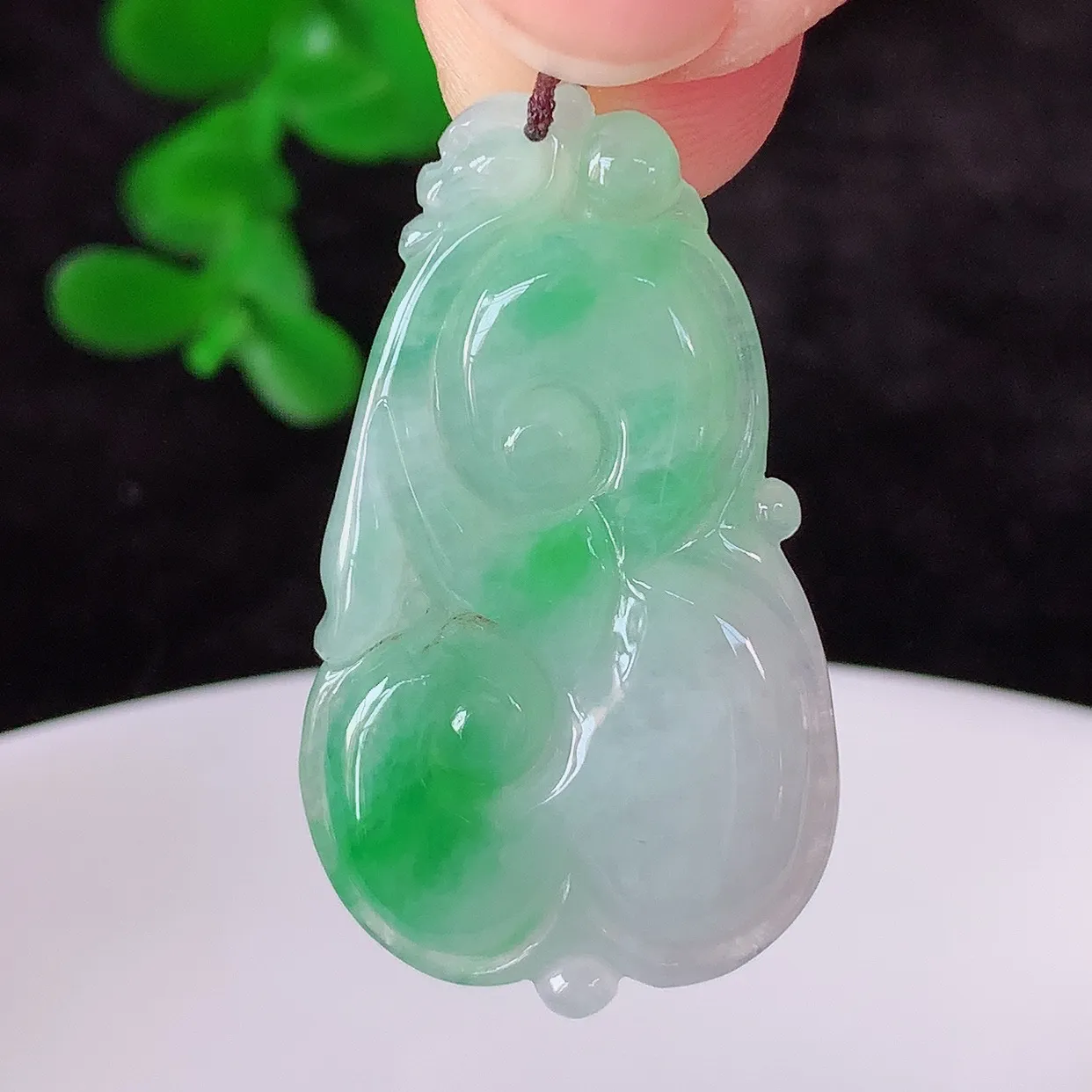 自然光实拍，冰糯种飘阳绿翡翠如意吊坠，翡翠如意，上身效果非常美，饱满大气，工艺美，万事如意，如意一生 #41.24