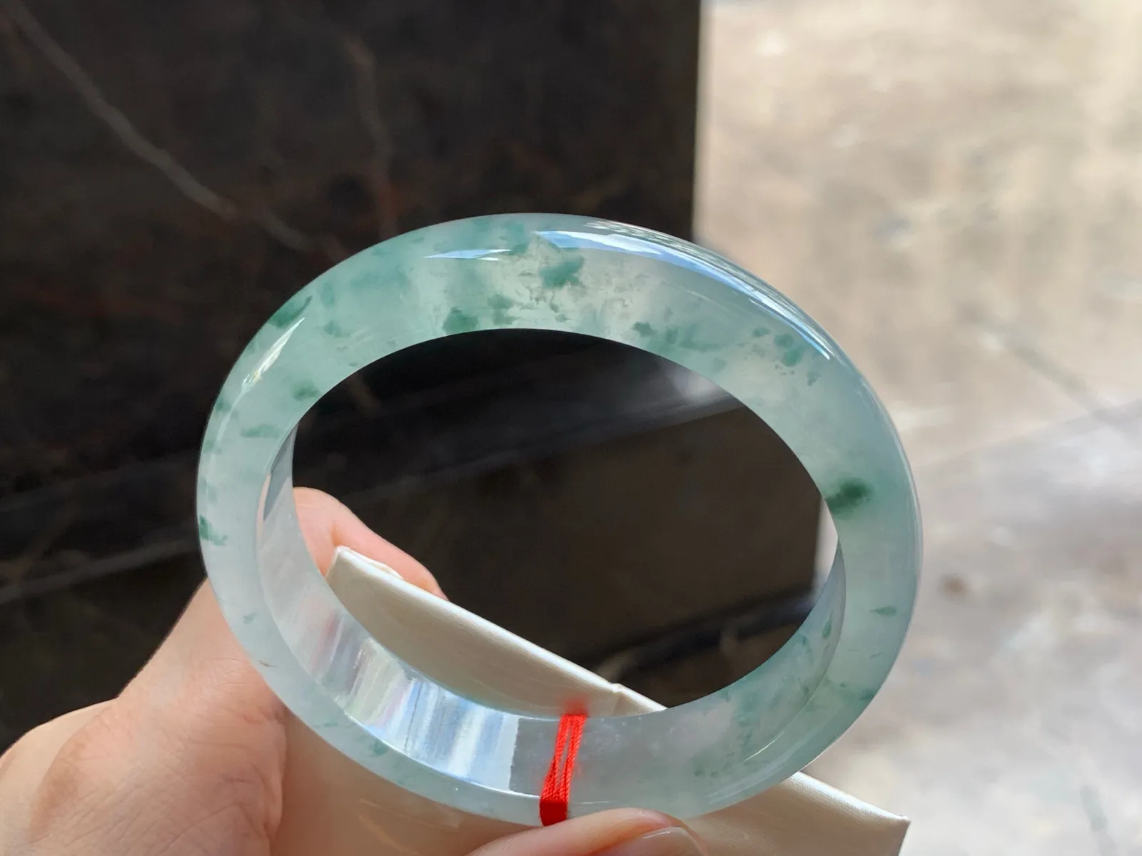 冰种飘花手镯
种老60.8/14.6/8.1mm