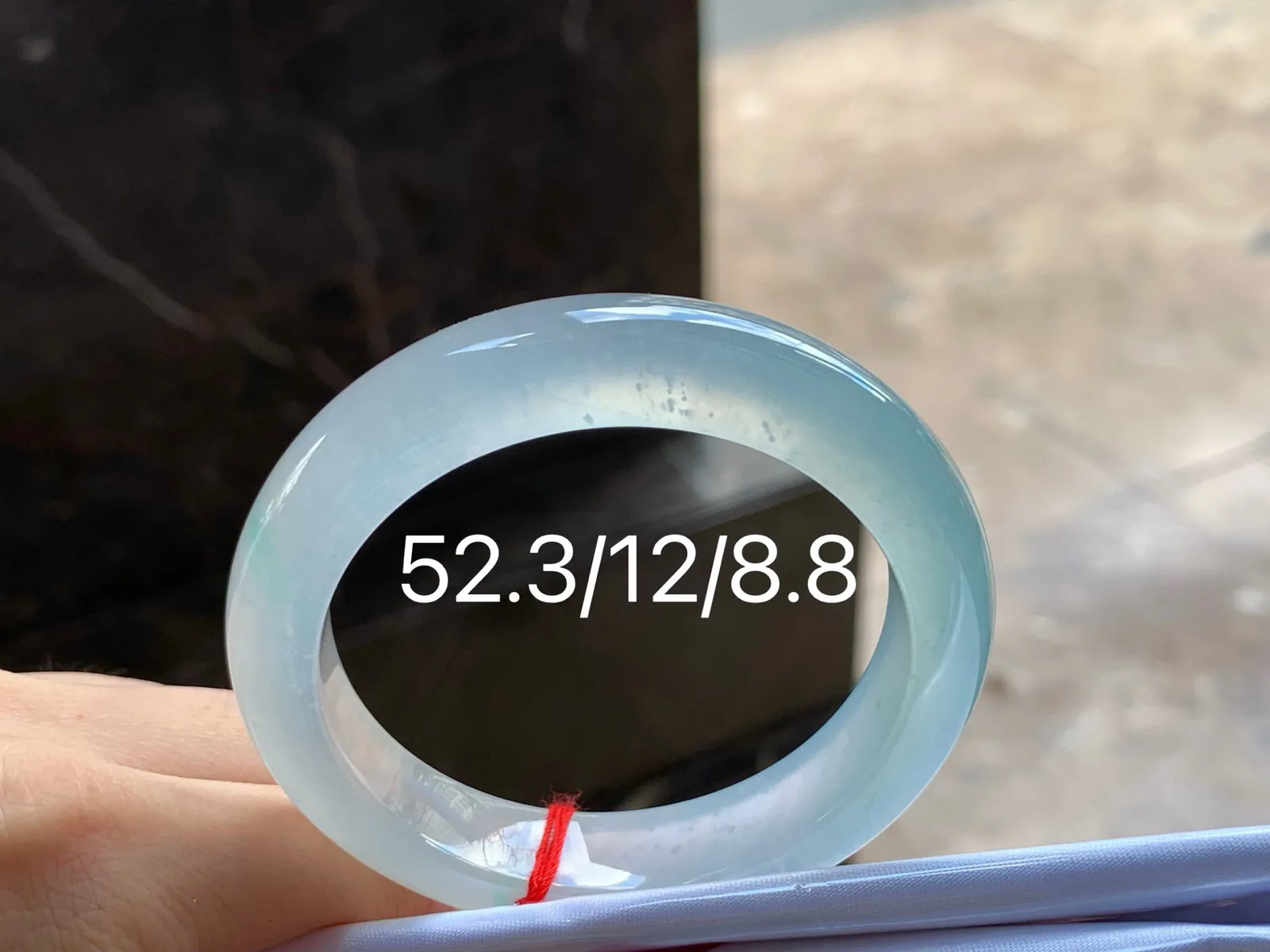 高冰手镯
52.3/12/8.8mm