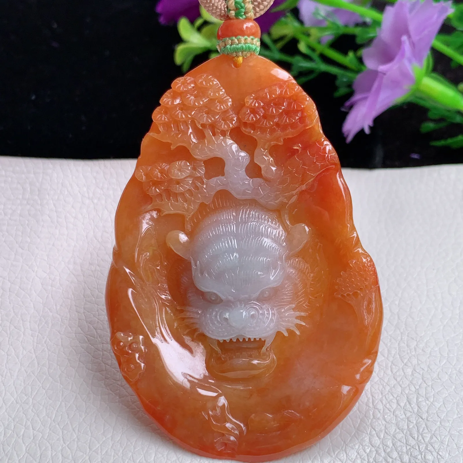 yf实拍65.8*45.6*9特色缅甸翡翠双彩虎啸山林 俏色精雕虎牌玉挂件
