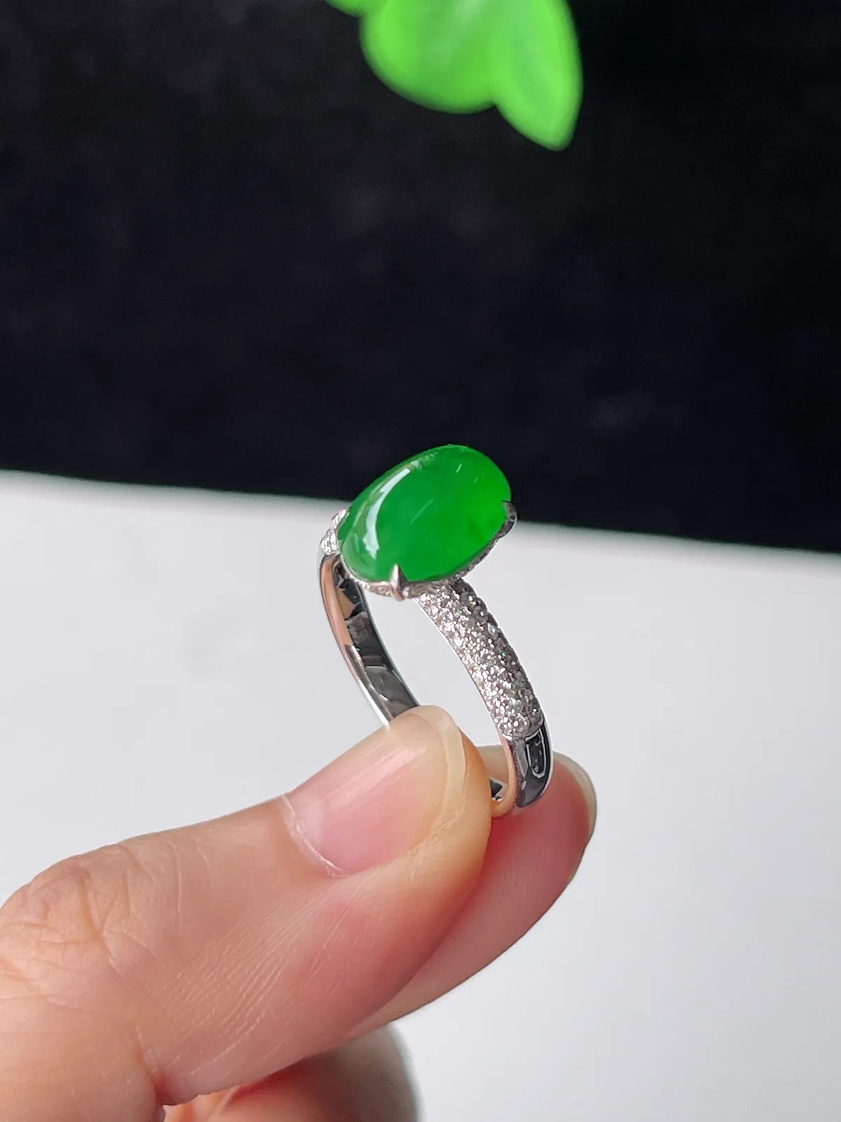 翡翠冰糯绿戒指