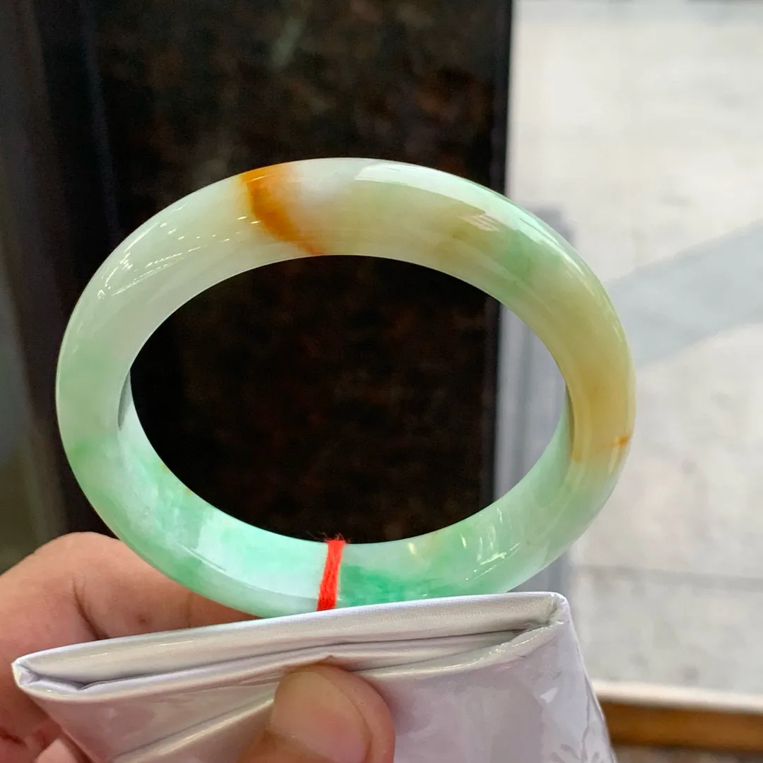 正圈冰糯黄加绿 无瑕 尺寸:56.5/12.5/8.4 超值