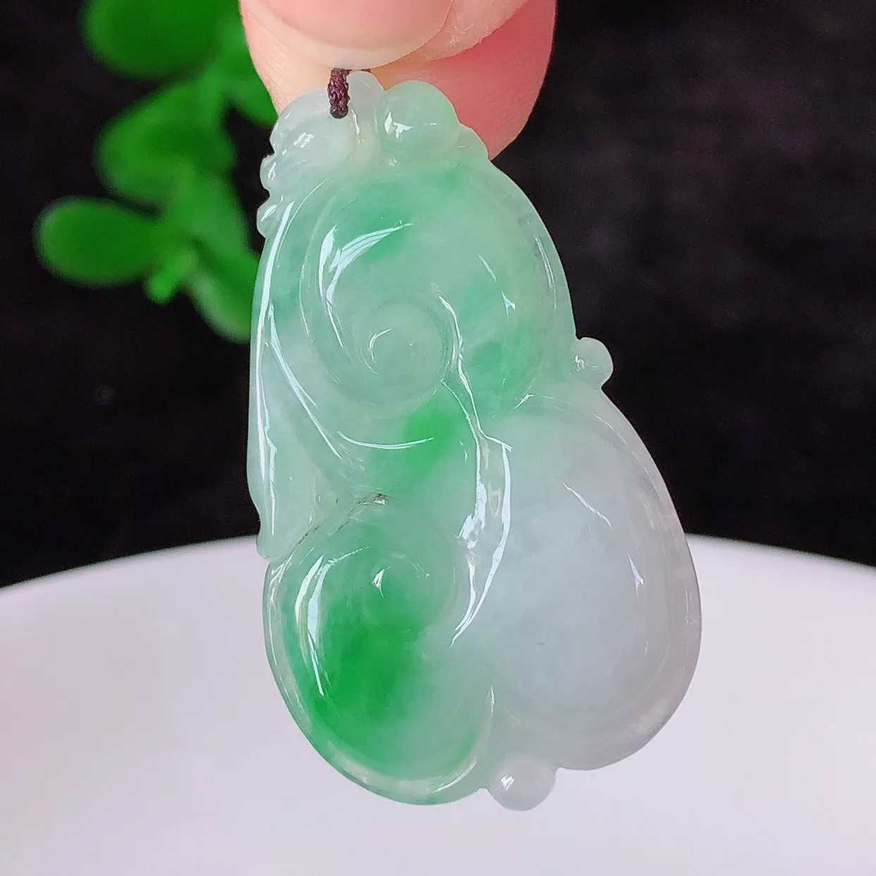 自然光实拍，冰糯种飘阳绿翡翠如意吊坠，翡翠如意，上身效果非常美，饱满大气，工艺美，万事如意，如意一生 #41.24