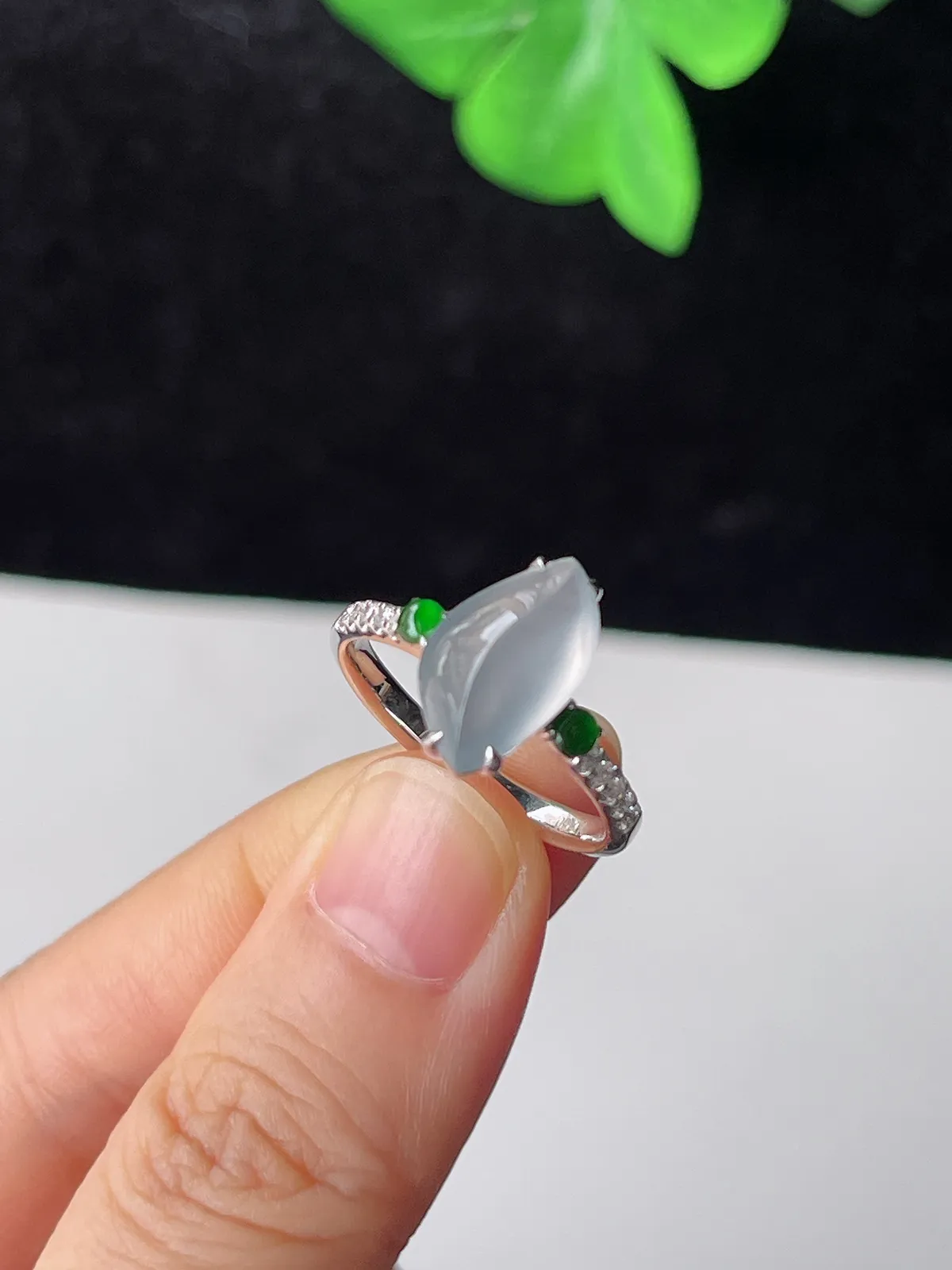 翡翠冰种白色随型戒指