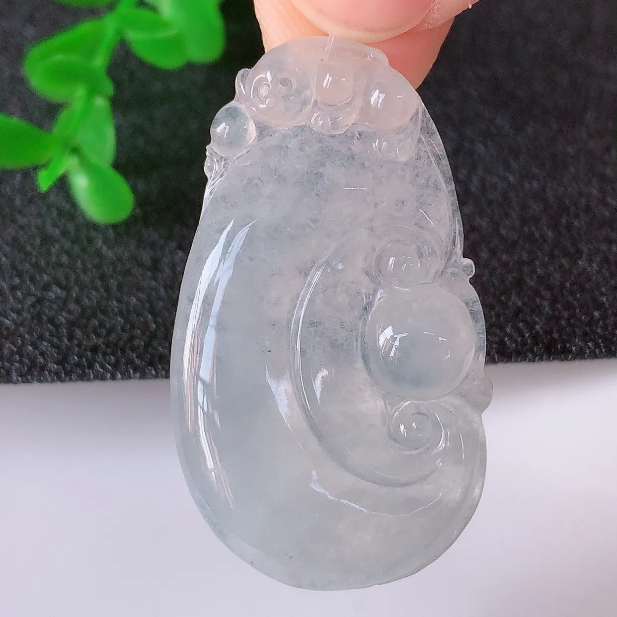 自然光实拍，冰种翡翠如意吊坠，翡翠如意，上身效果非常美，饱满大气，工艺美，万事如意，如意一生 #49