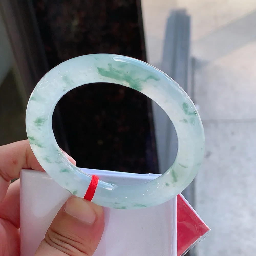 贵妃冰玻飘花 无瑕 尺寸:54.6/10.8 花美 种水好️️